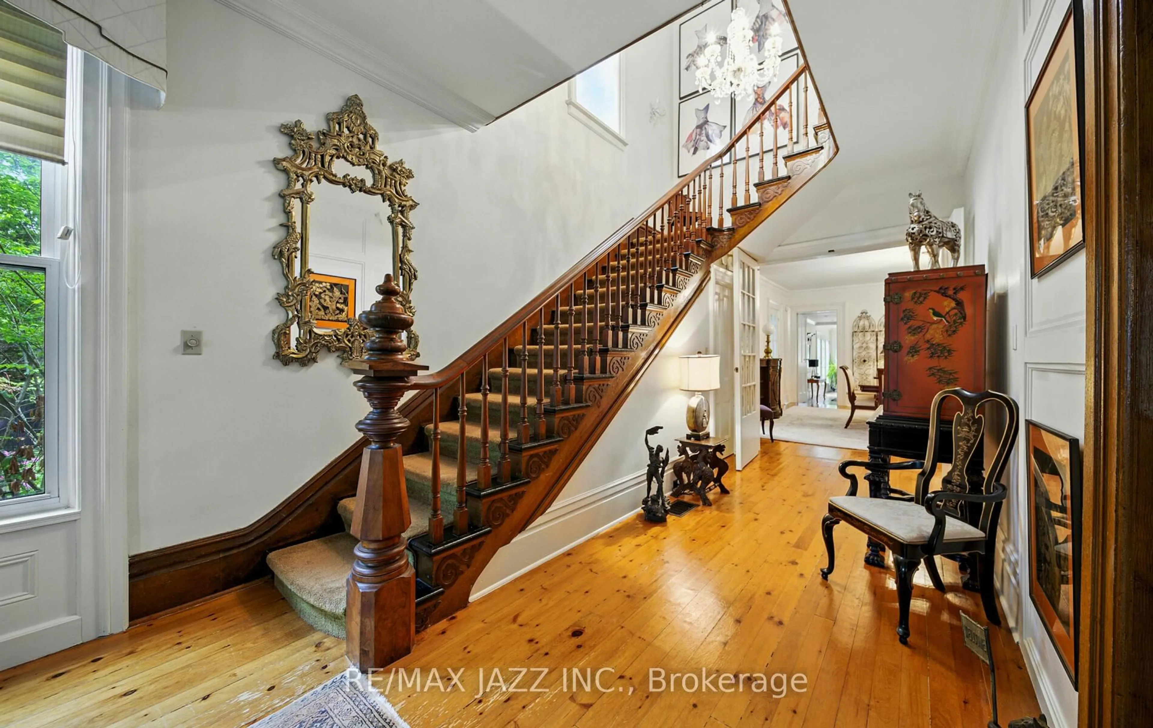 Indoor foyer for 5 North St, Cramahe Ontario K0K 1S0