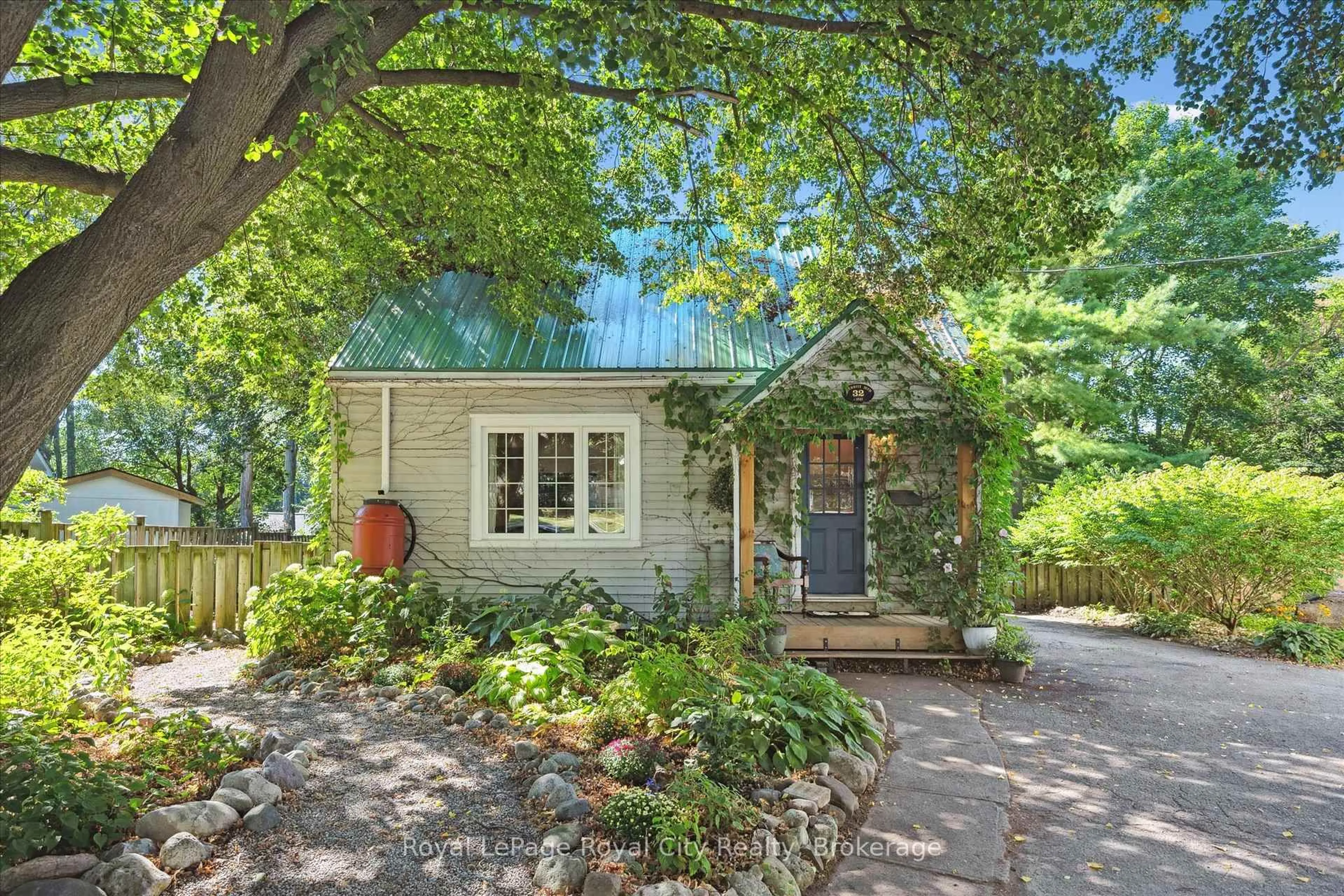 Unknown for 32 Merritt Blvd, Guelph Ontario N1H 6C9