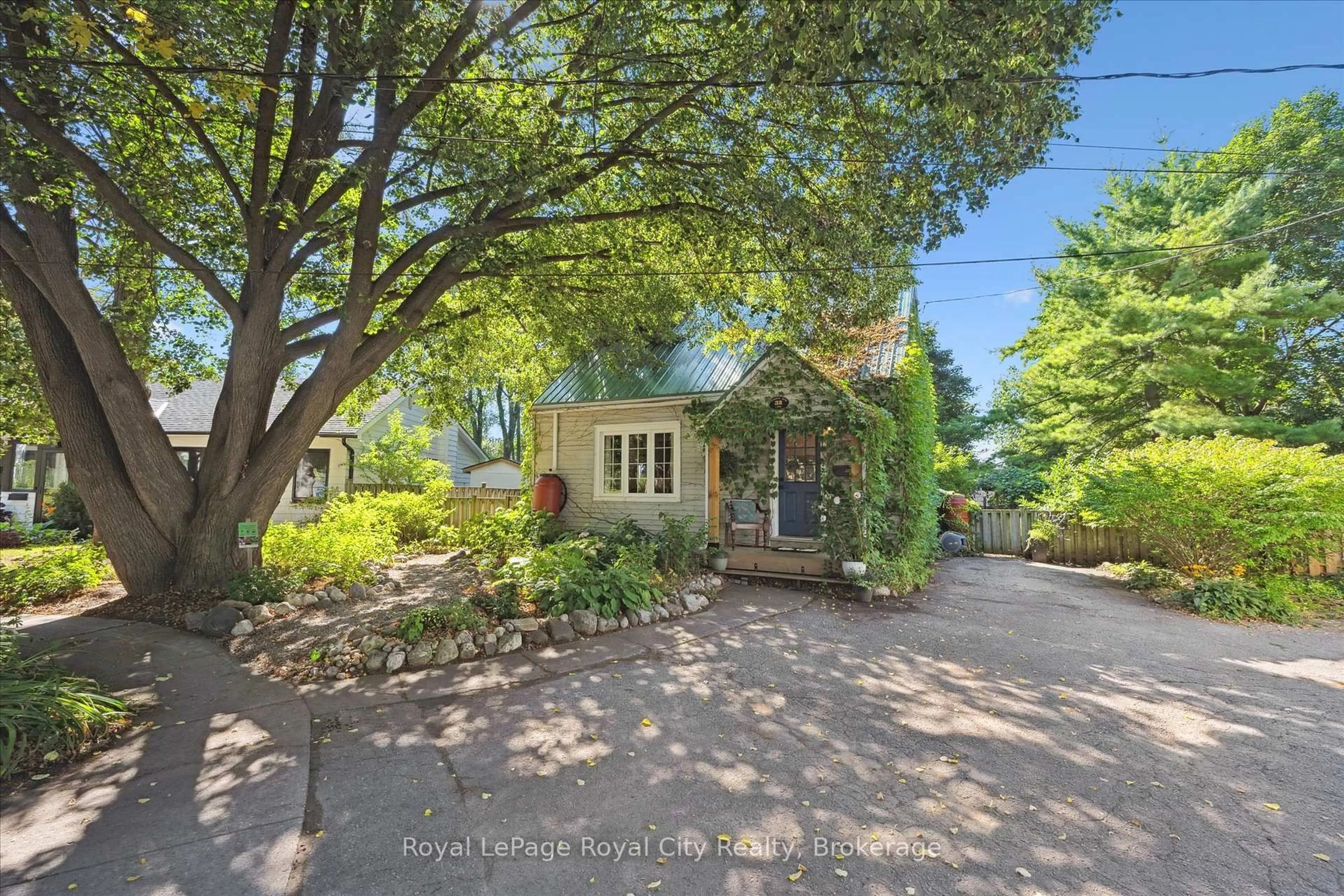 Unknown for 32 Merritt Blvd, Guelph Ontario N1H 6C9