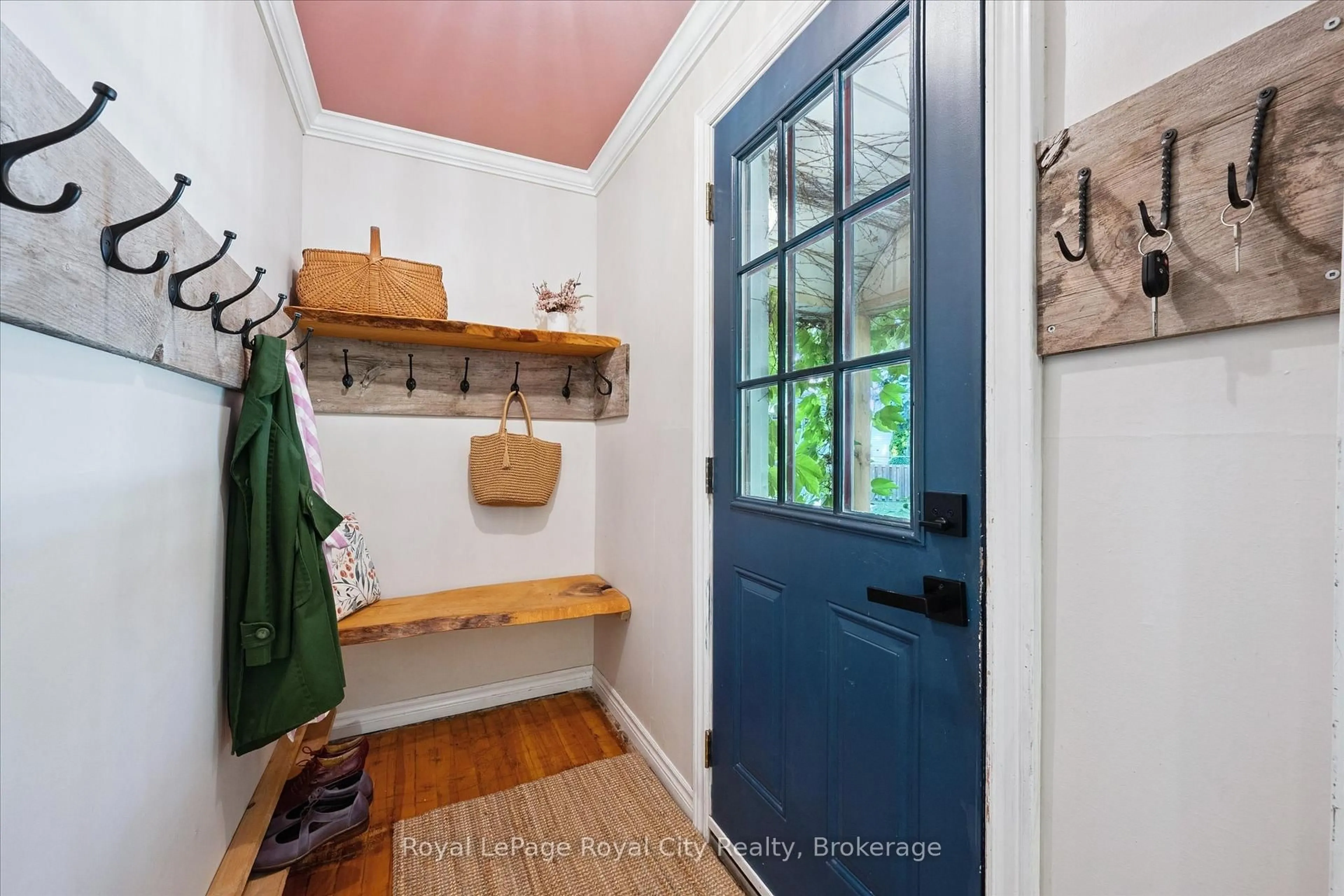 Indoor entryway for 32 Merritt Blvd, Guelph Ontario N1H 6C9