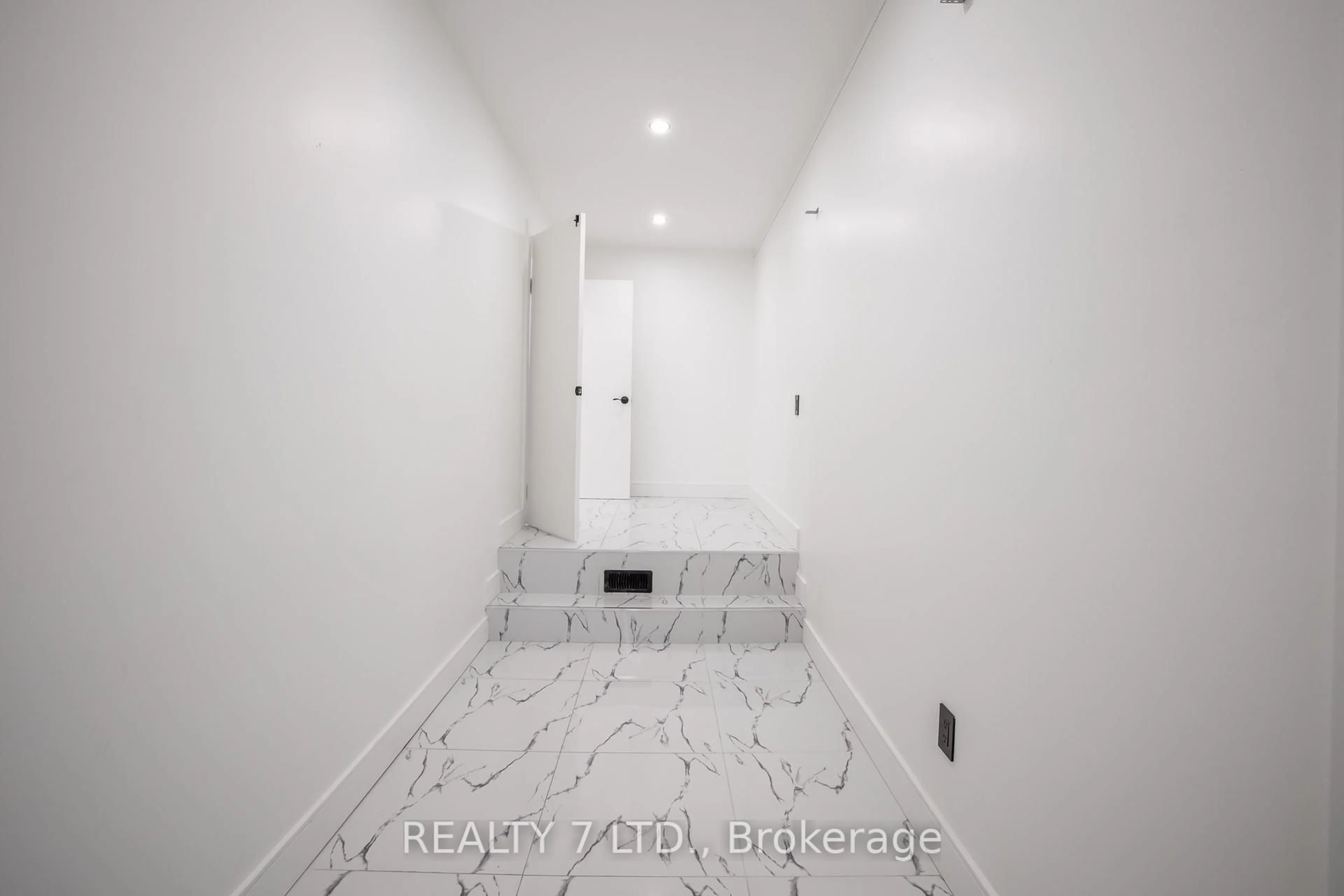 A pic of a room for 674 VINE St, St. Catharines Ontario L2M 7L8