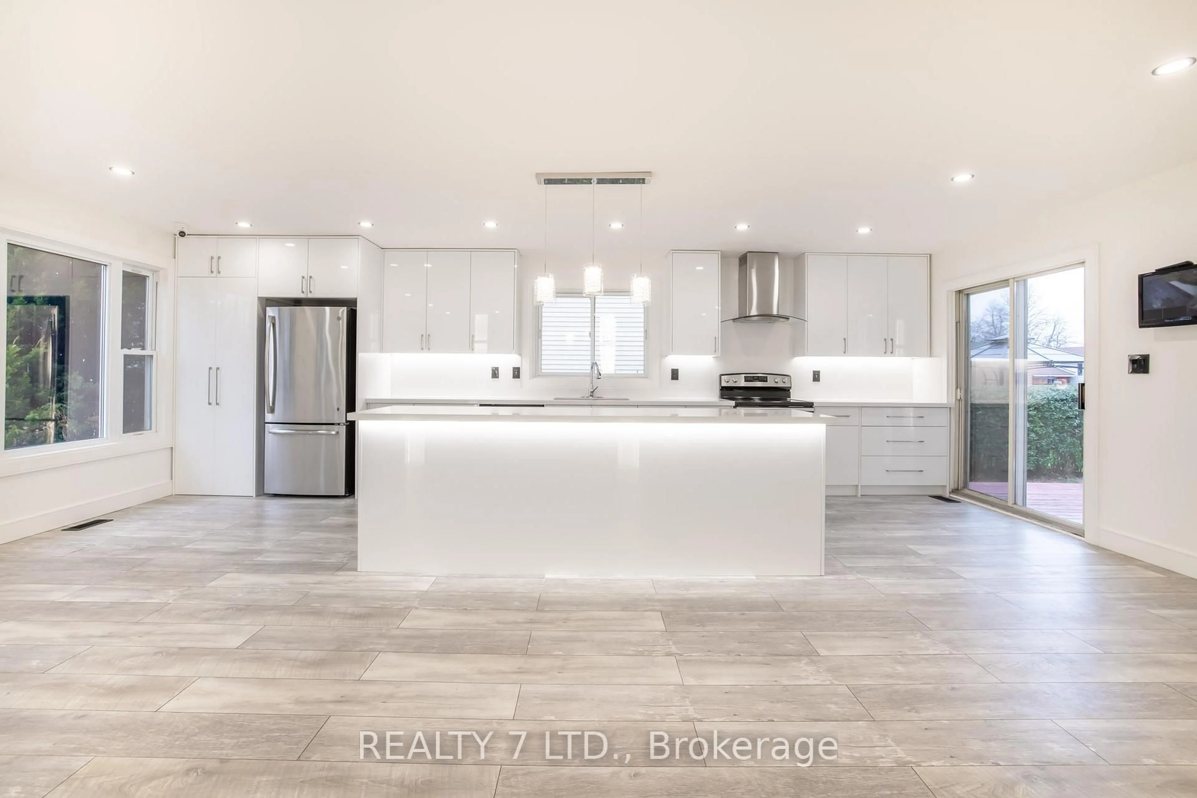 Contemporary kitchen, ceramic/tile floor for 674 VINE St, St. Catharines Ontario L2M 7L8