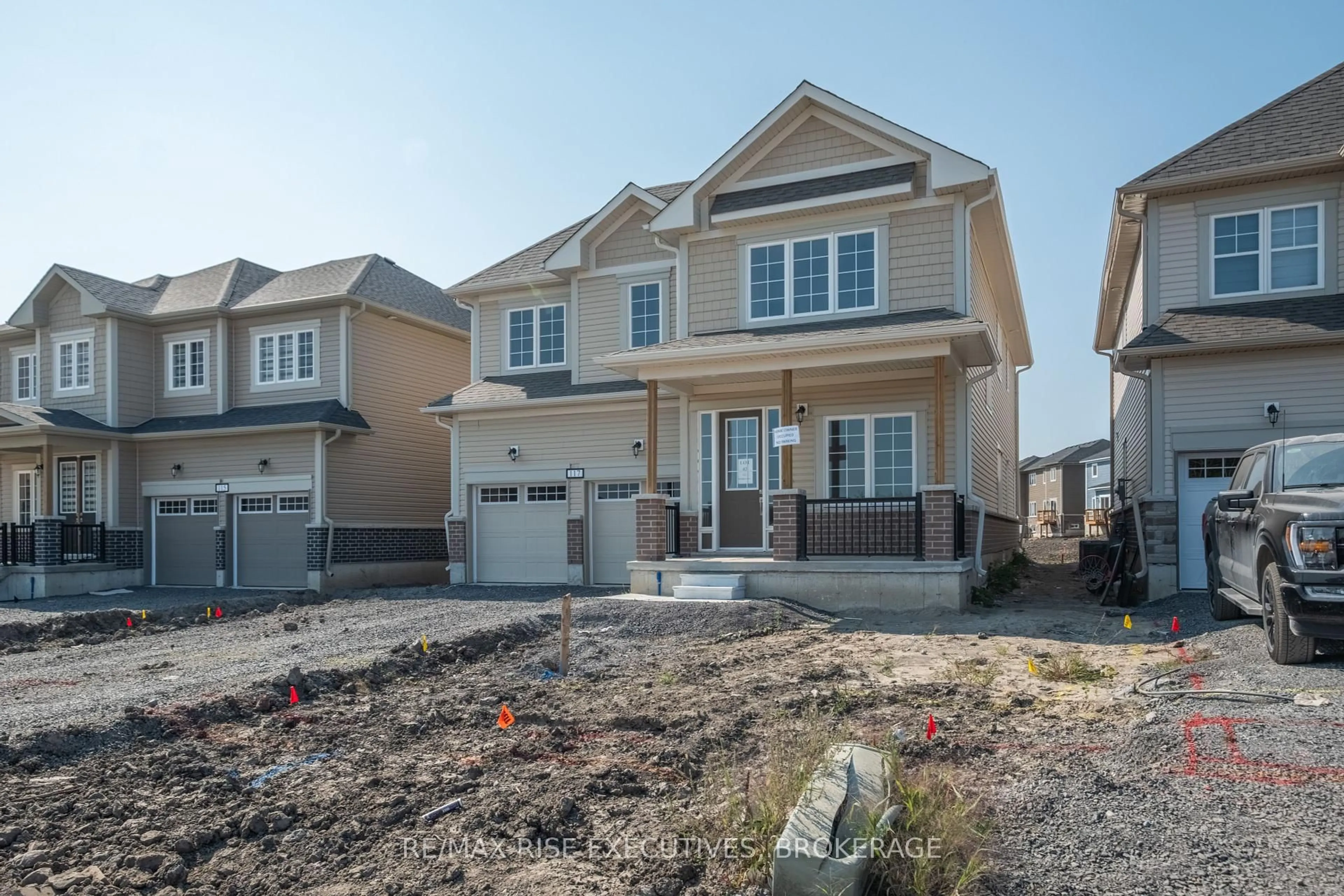 Home with vinyl exterior material, street for 117 WINDERMERE Blvd, Bath Ontario K0H 1G0