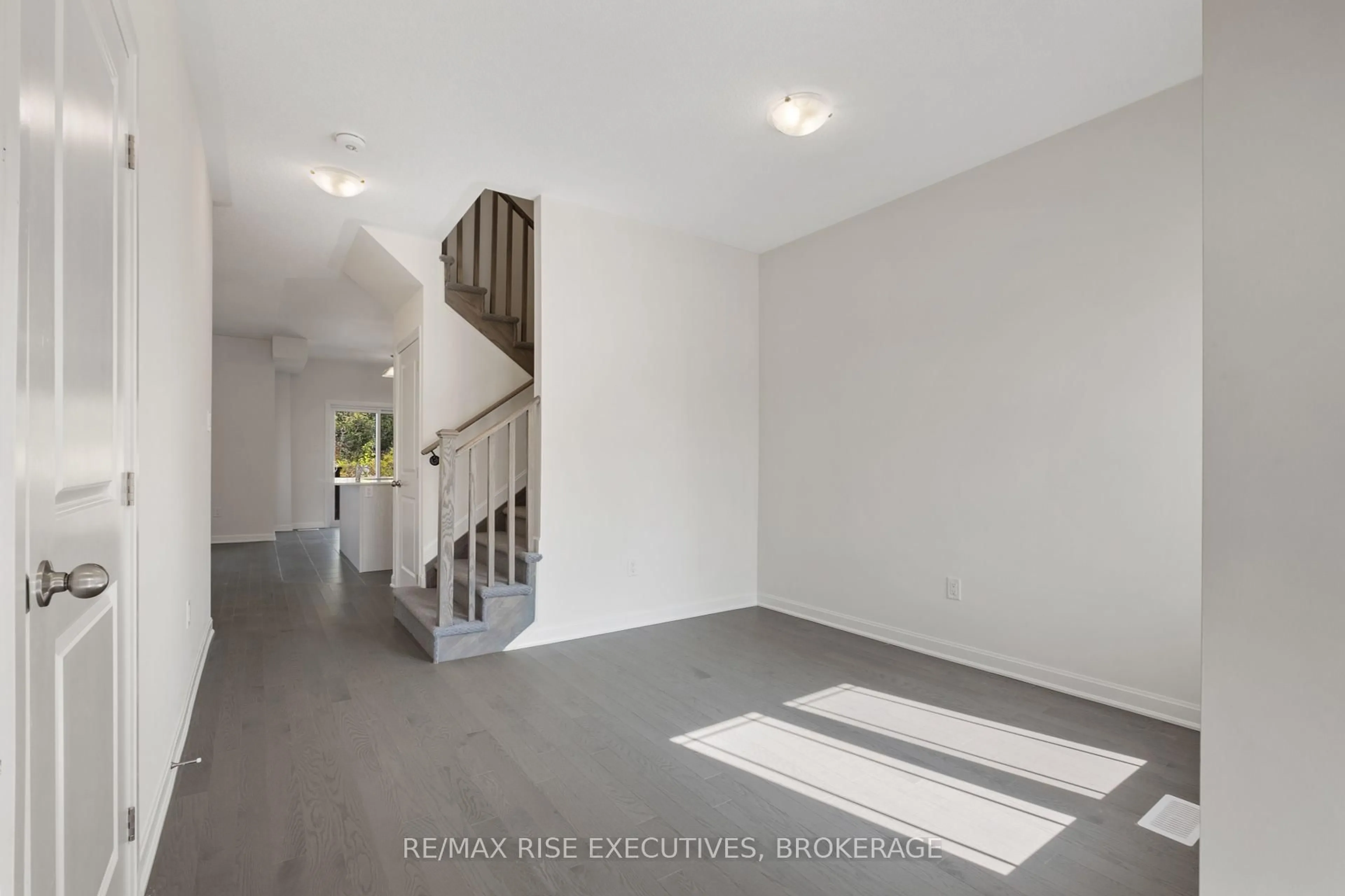 Indoor entryway for 162 PURDY Rd, Bath Ontario K0H 1G0