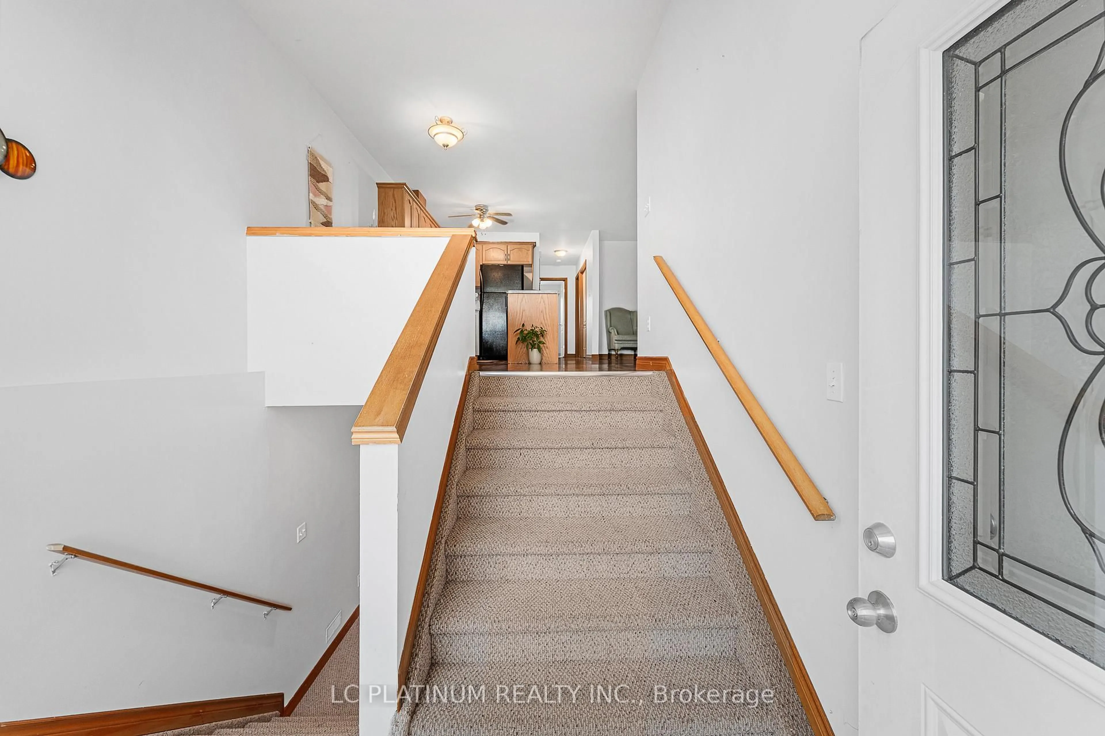 Indoor entryway for 1646 Sagebrush Crt, Windsor Ontario N9G 3B8