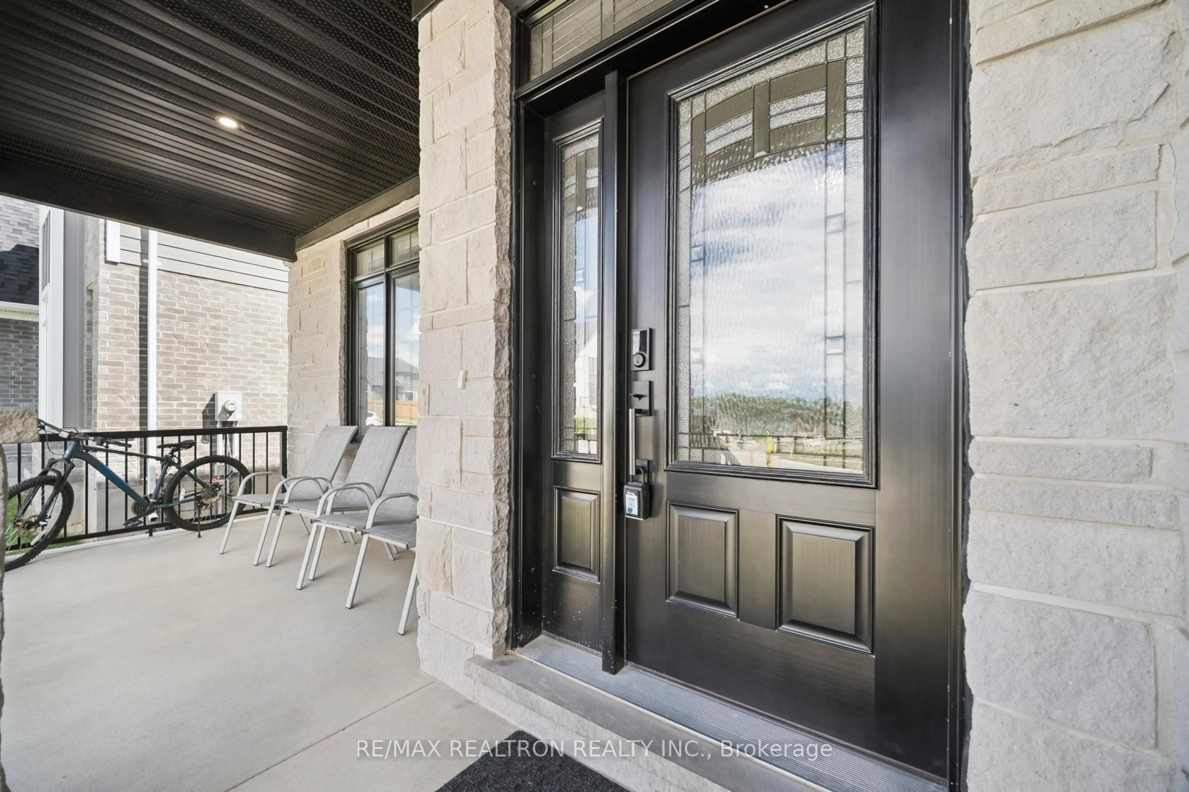 Indoor entryway for 1899 Boadwalk Way, London South Ontario N6K 0A5