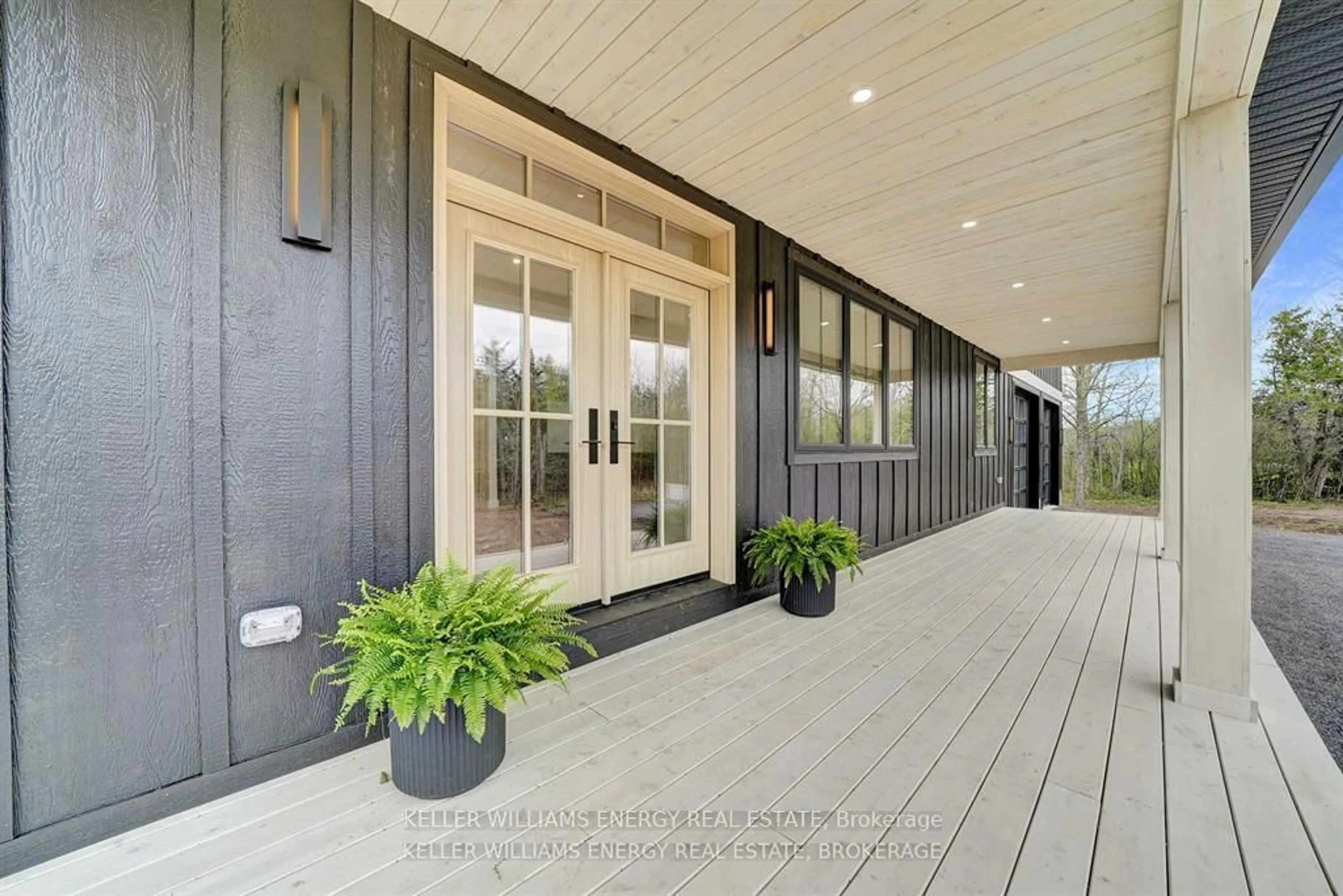 Indoor entryway for 1032 Burr Rd, Prince Edward County Ontario K0K 1A0