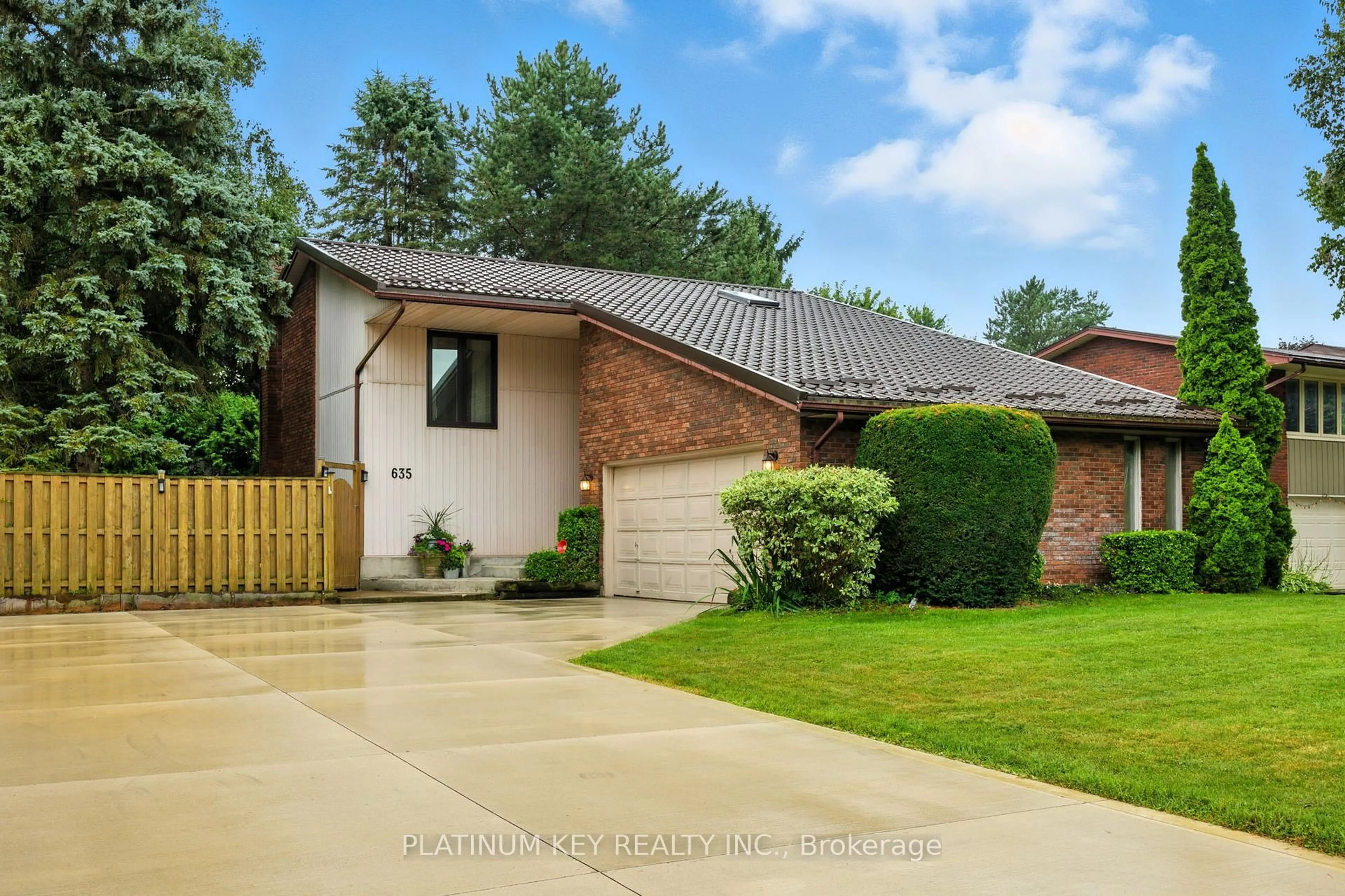 Home with brick exterior material, street for 635 King St, Strathroy-Caradoc Ontario N0L 1W0