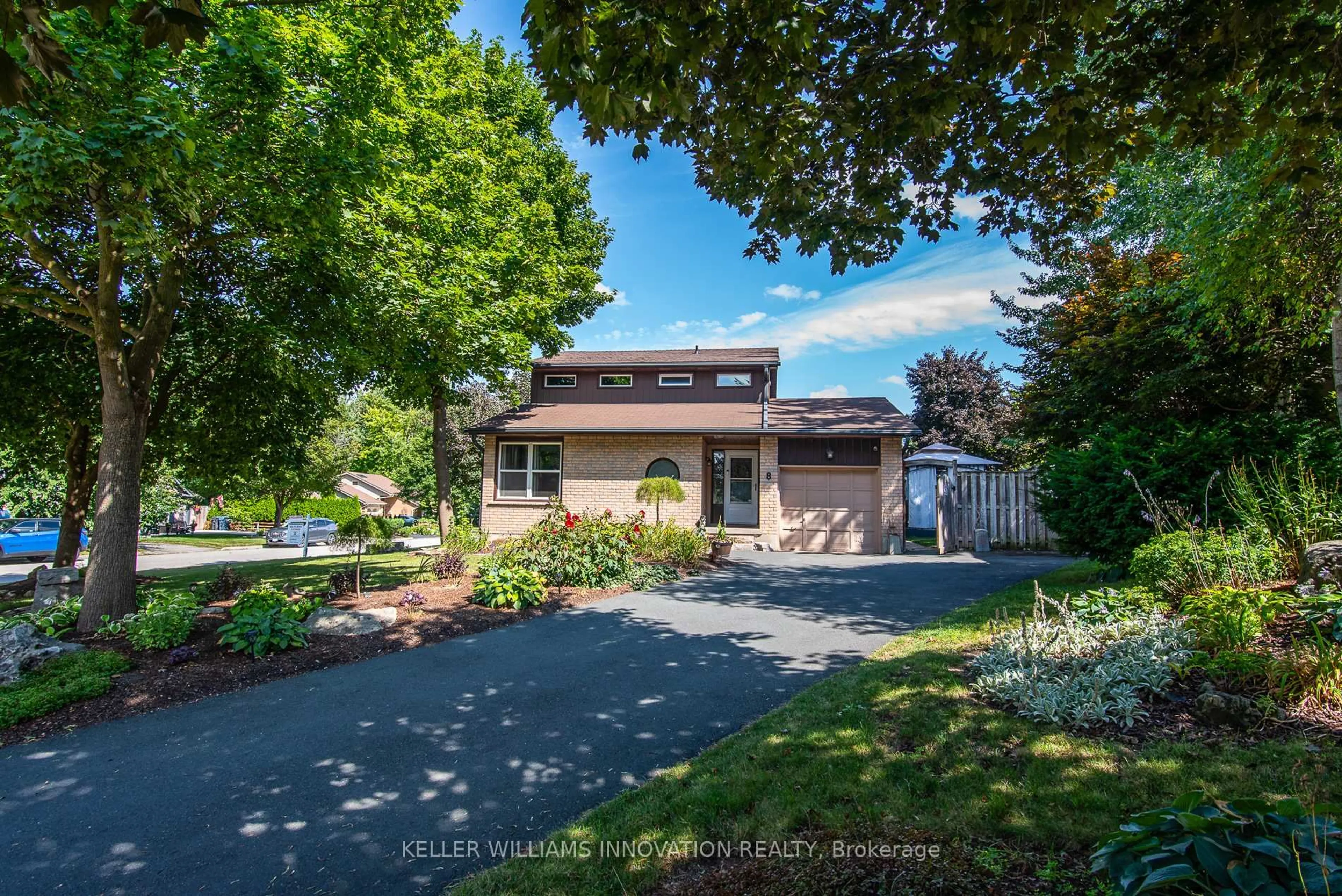 A pic from outside/outdoor area/front of a property/back of a property/a pic from drone, street for 8 Pickwick Pl, Guelph Ontario N1H 7V8