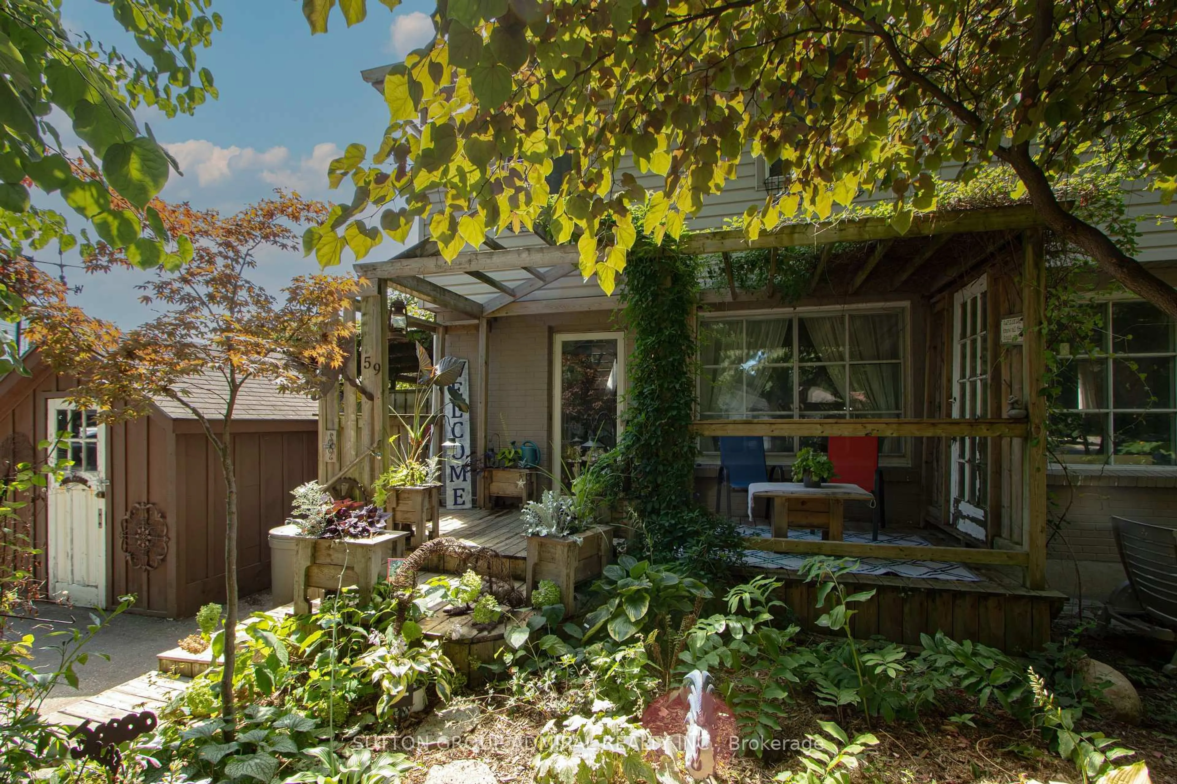Patio, street for 59 Breckenridge Cres, London South Ontario N6E 1H6