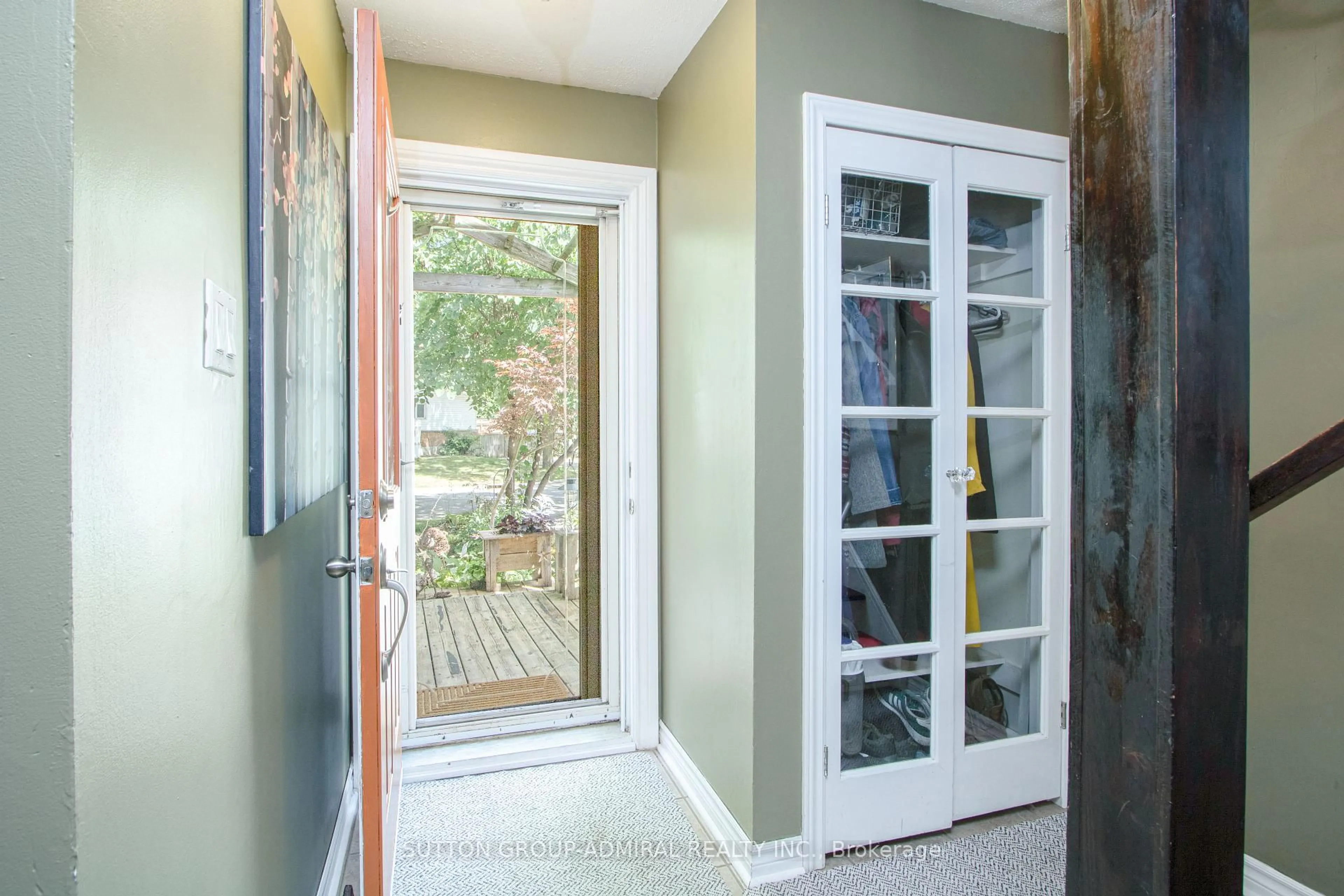 Indoor entryway for 59 Breckenridge Cres, London South Ontario N6E 1H6