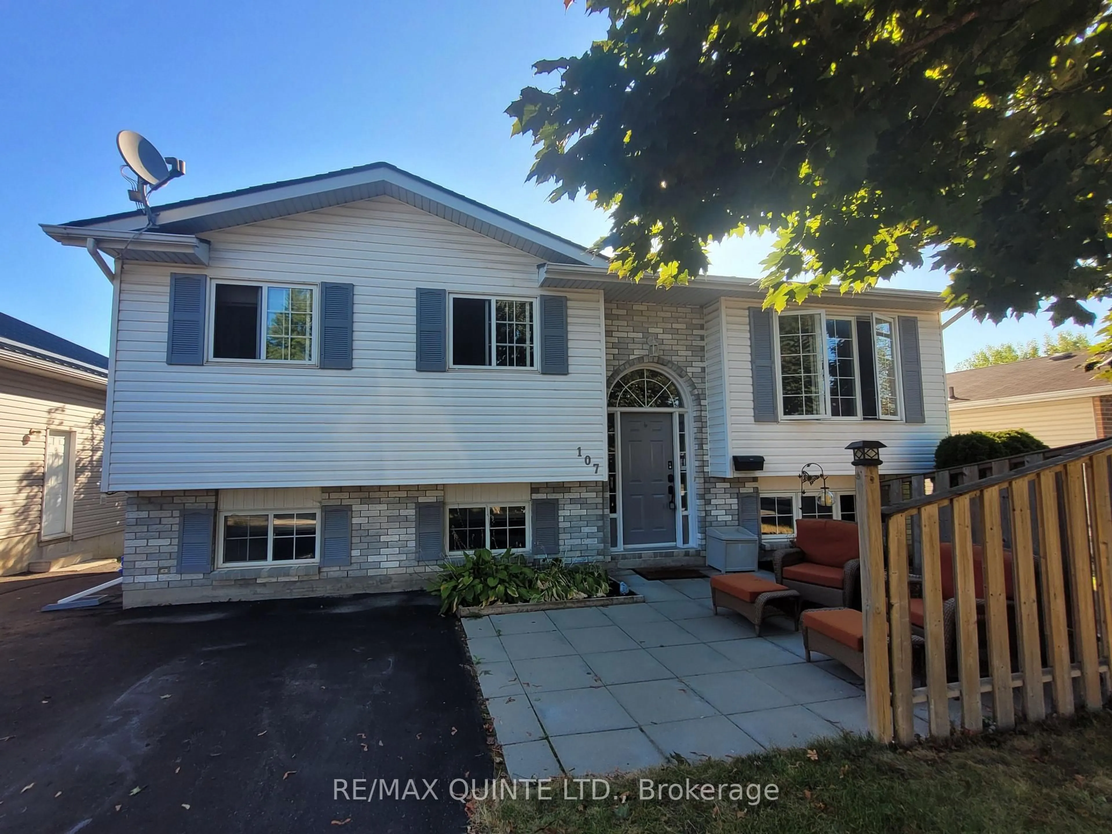 Home with vinyl exterior material, street for 107 University Ave, Belleville Ontario K8N 4X4