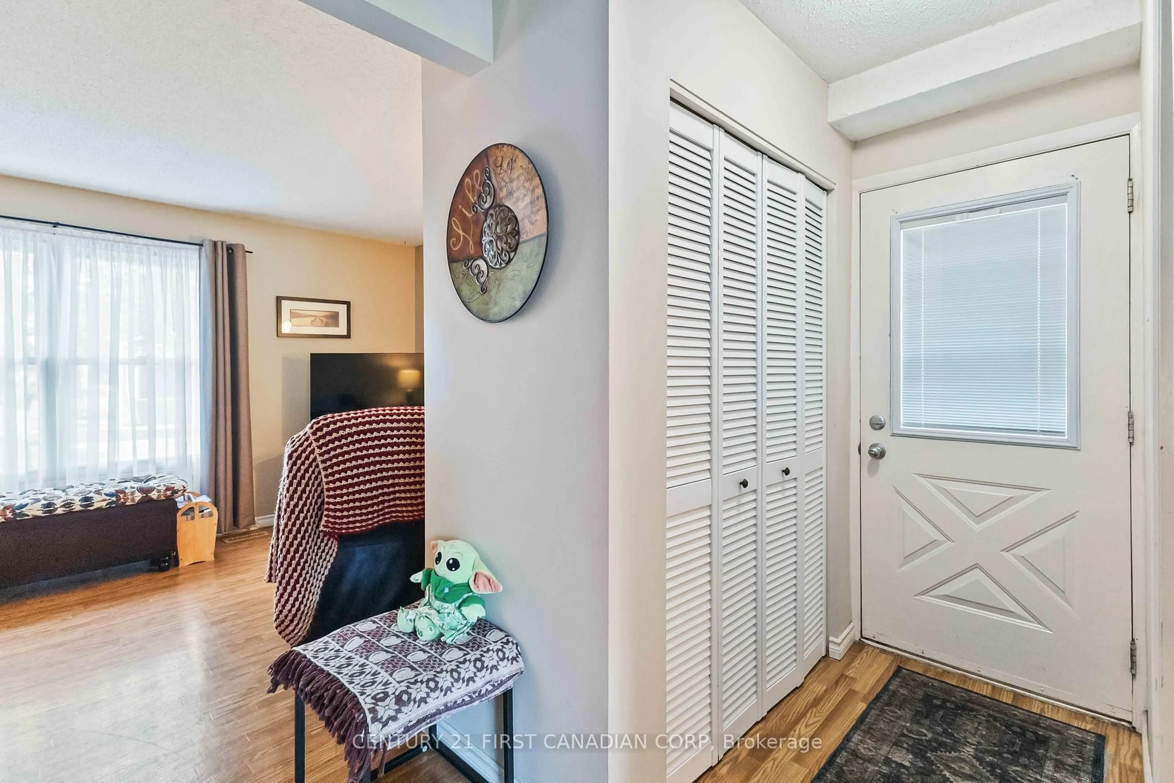 Indoor entryway for 71 GOLFDALE Cres, London South Ontario N6C 5P3