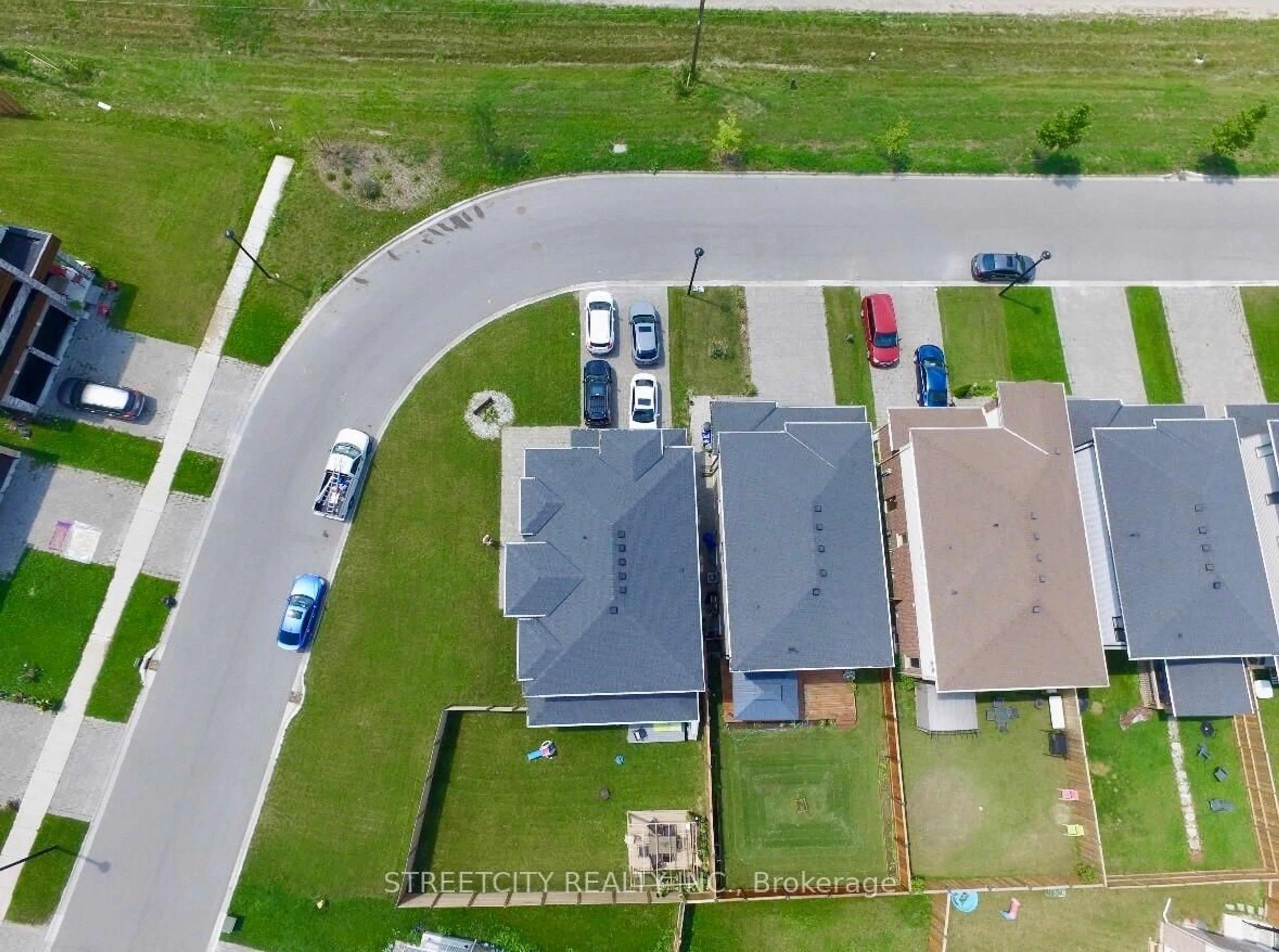 A pic from outside/outdoor area/front of a property/back of a property/a pic from drone, street for 1616 Henrica Ave, London North Ontario N6G 0Y1