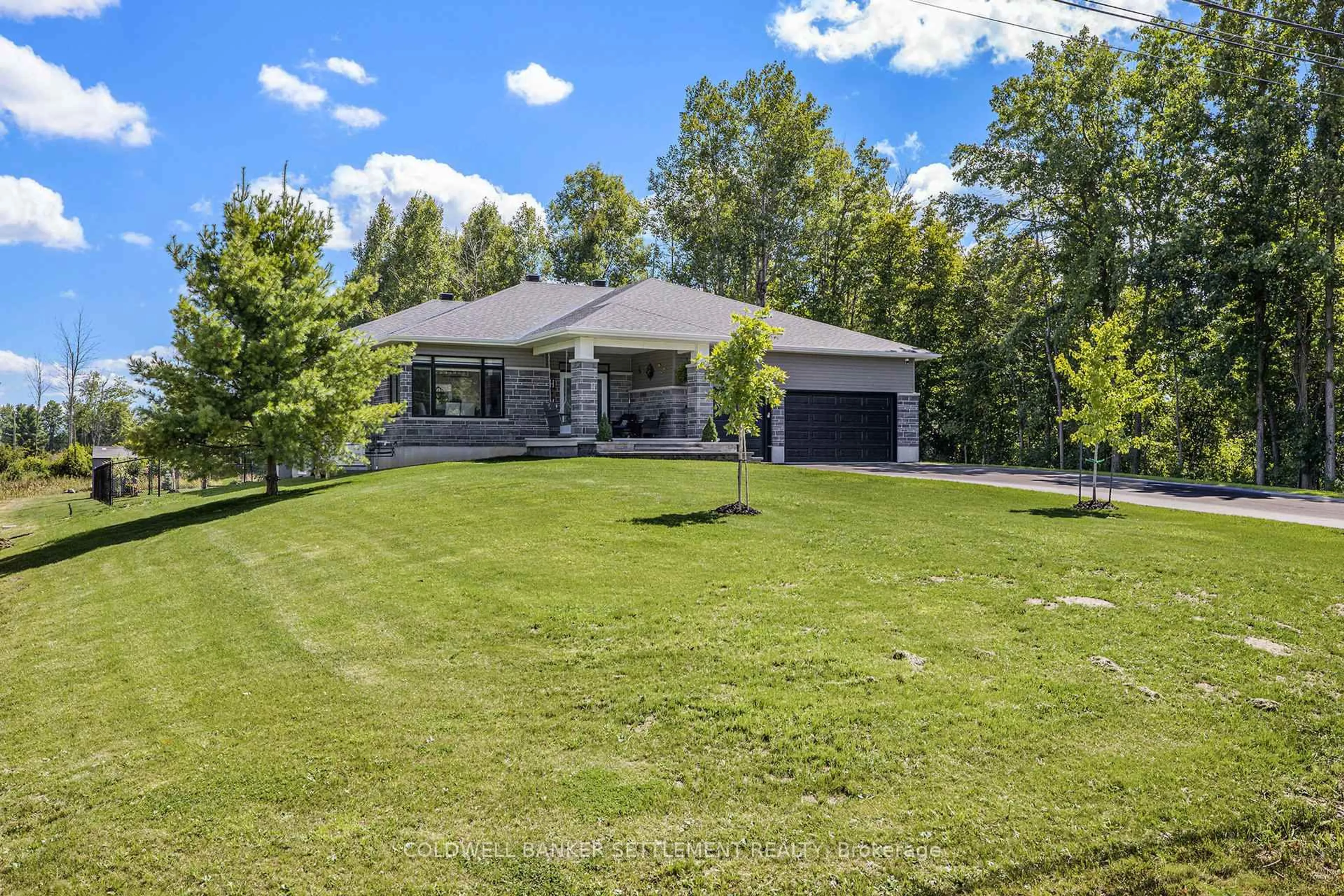 A pic from outside/outdoor area/front of a property/back of a property/a pic from drone, unknown for 77 Diane Dr, Rideau Lakes Ontario K7A 4S5