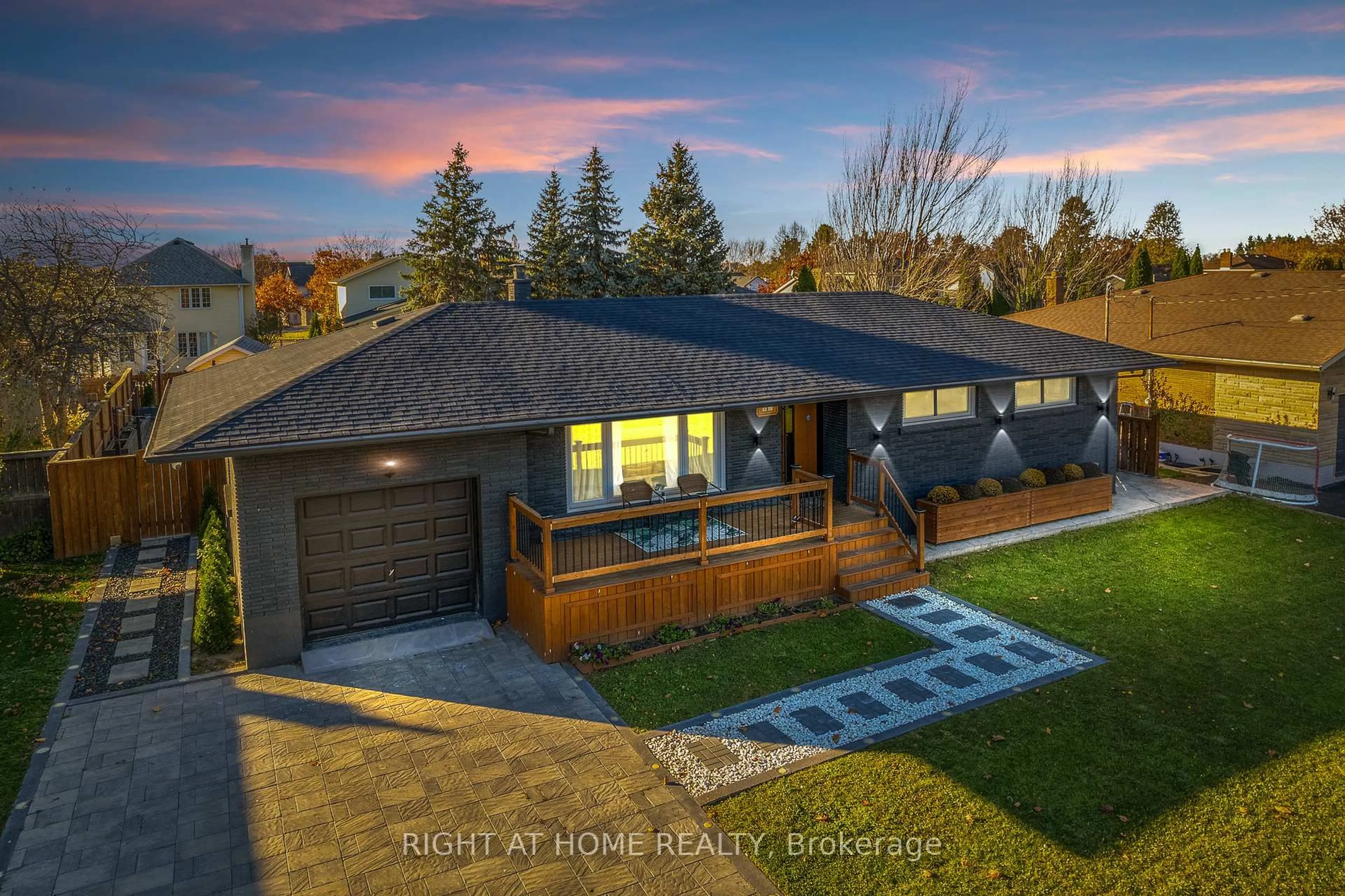 A pic from outside/outdoor area/front of a property/back of a property/a pic from drone, street for 15 Andres St, Niagara-on-the-Lake Ontario L0S 1J0
