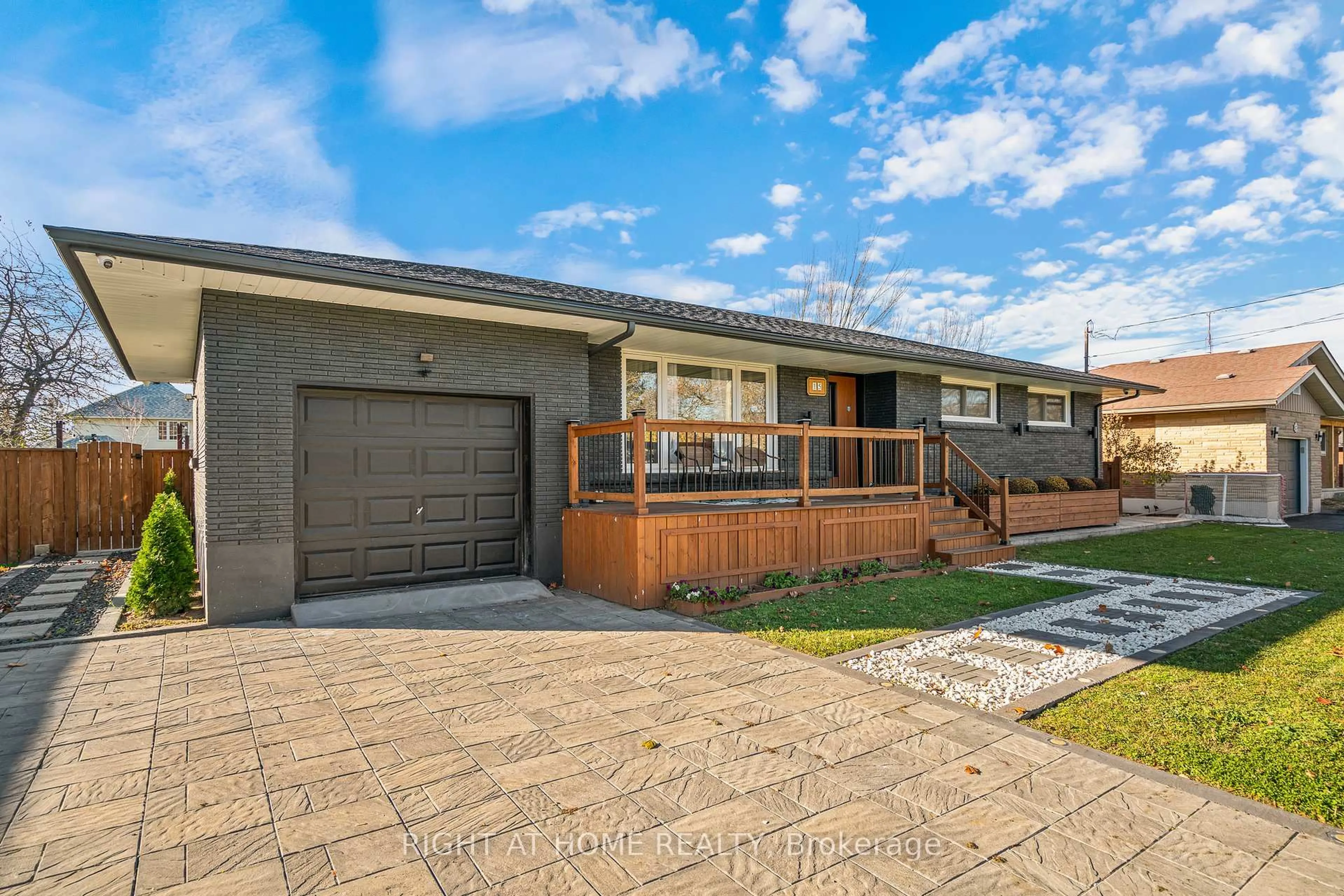 A pic from outside/outdoor area/front of a property/back of a property/a pic from drone, street for 15 Andres St, Niagara-on-the-Lake Ontario L0S 1J0