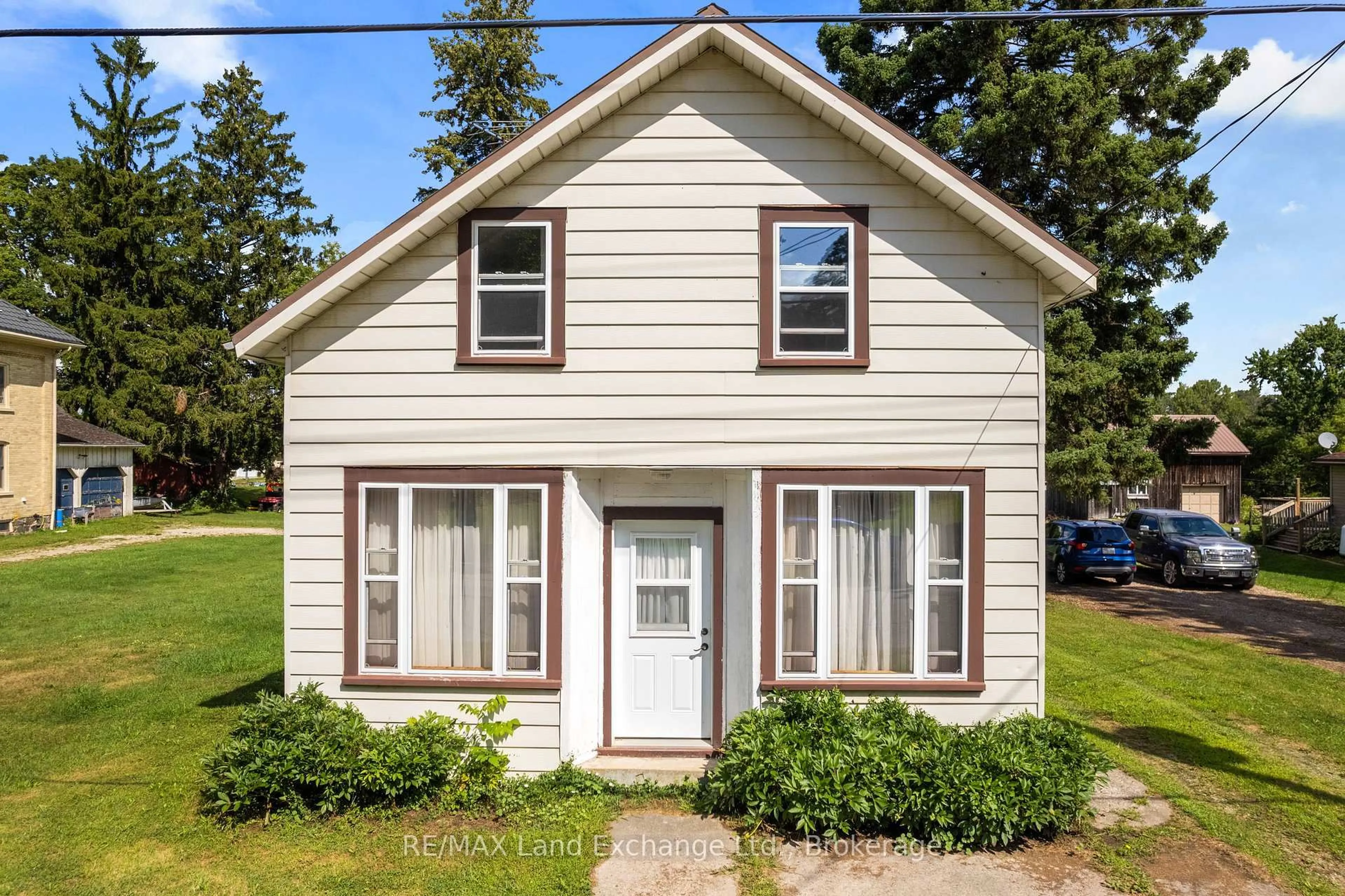 Home with vinyl exterior material, street for 16 6 Concession, Brockton Ontario N0G 1K0