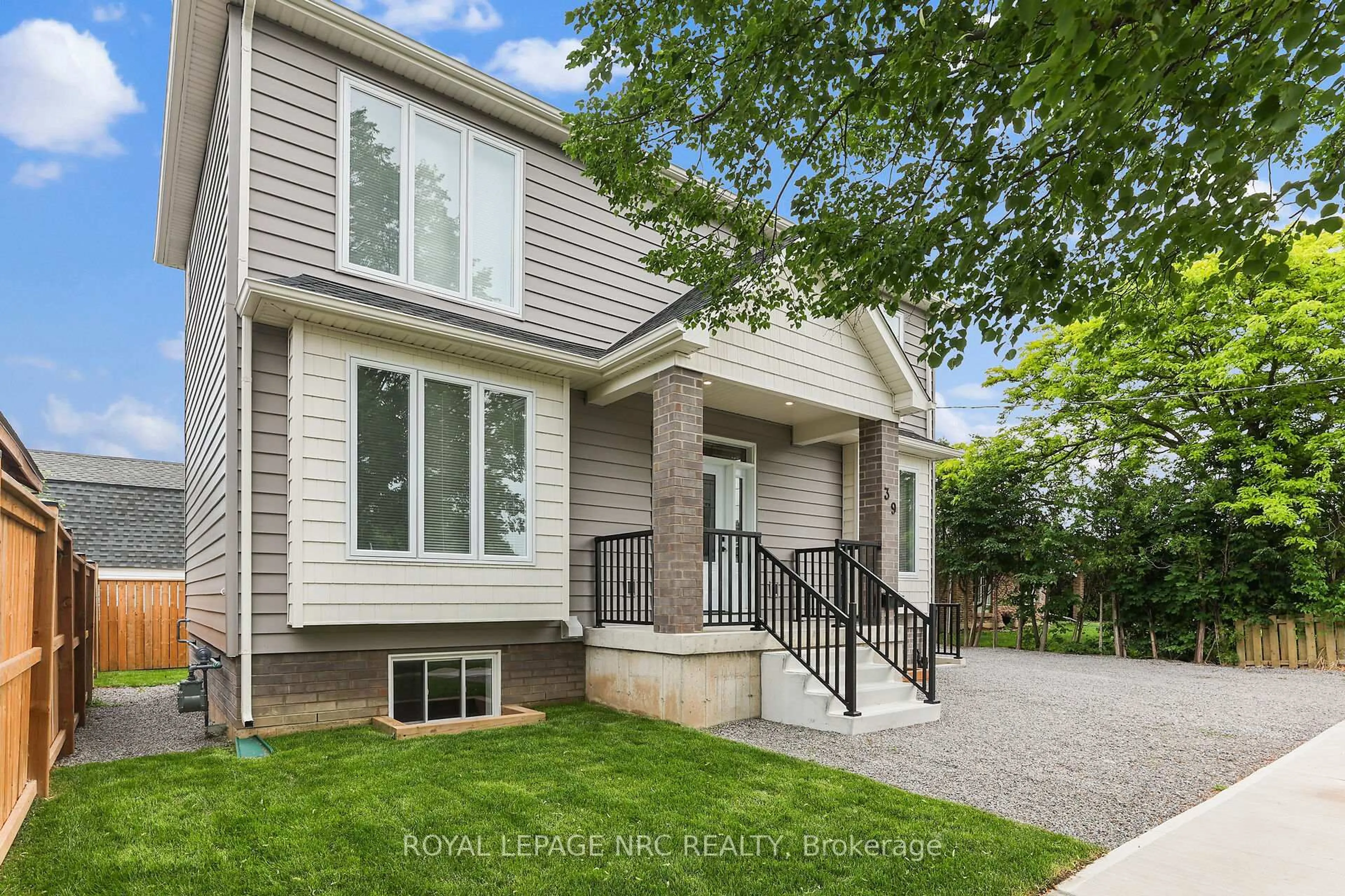Unknown for 39 Grove Ave, St. Catharines Ontario L2P 1C5