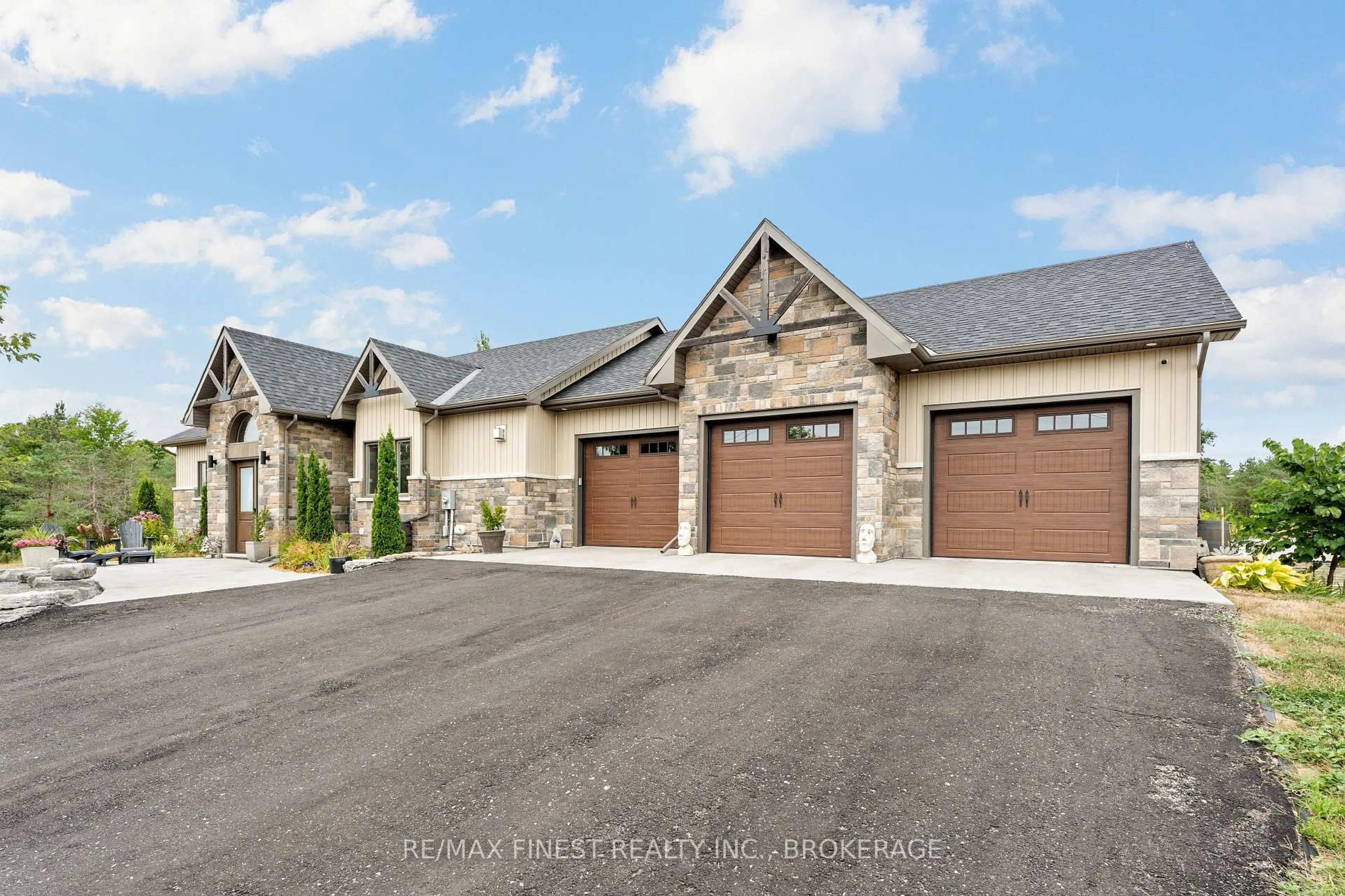 Indoor garage for 3266 Harrowsmith Rd, Harrowsmith Ontario K0H 1V0