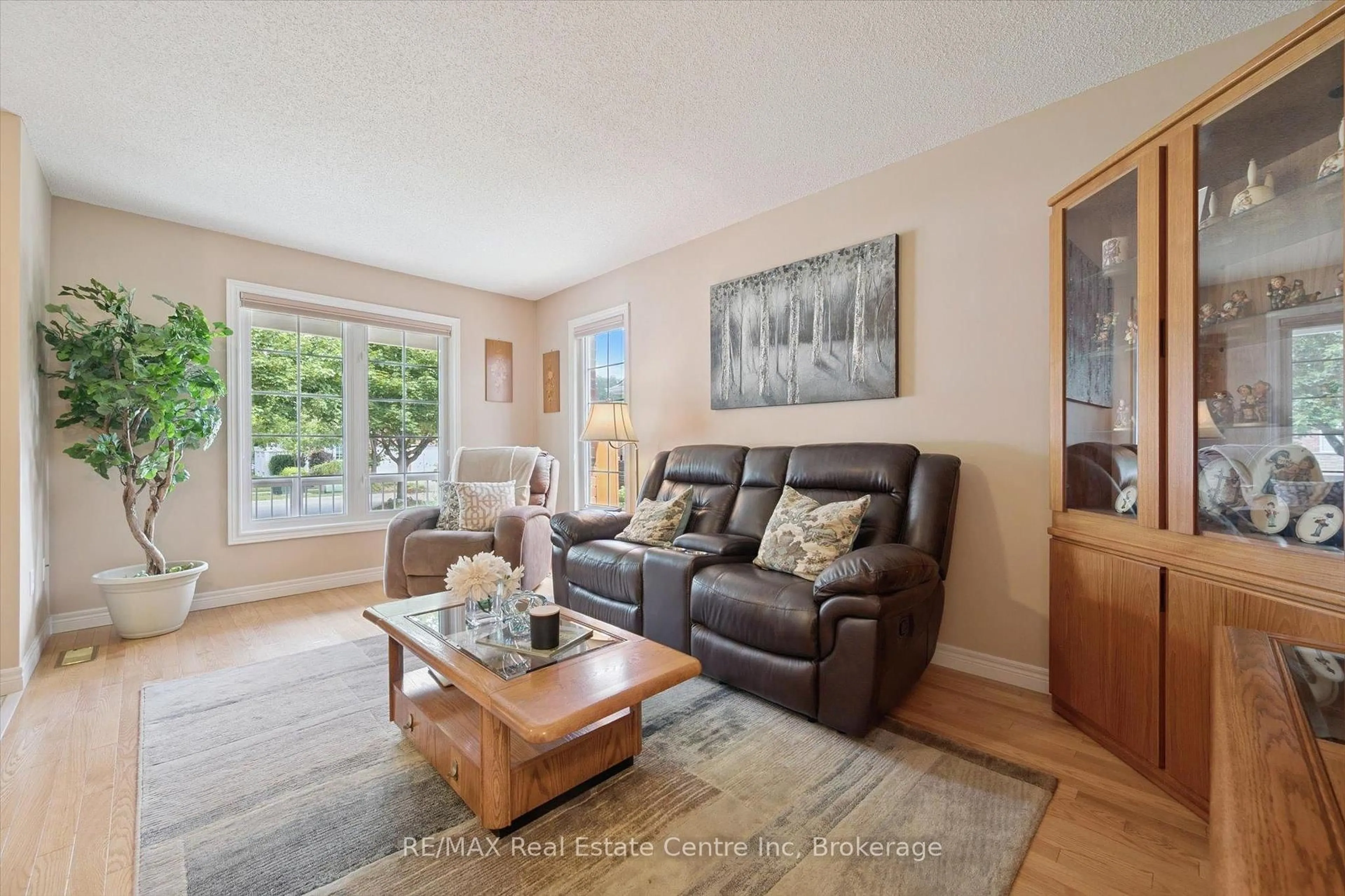 Living room with furniture, wood/laminate floor for 98 SCHRODER Cres, Guelph Ontario N1E 7B4