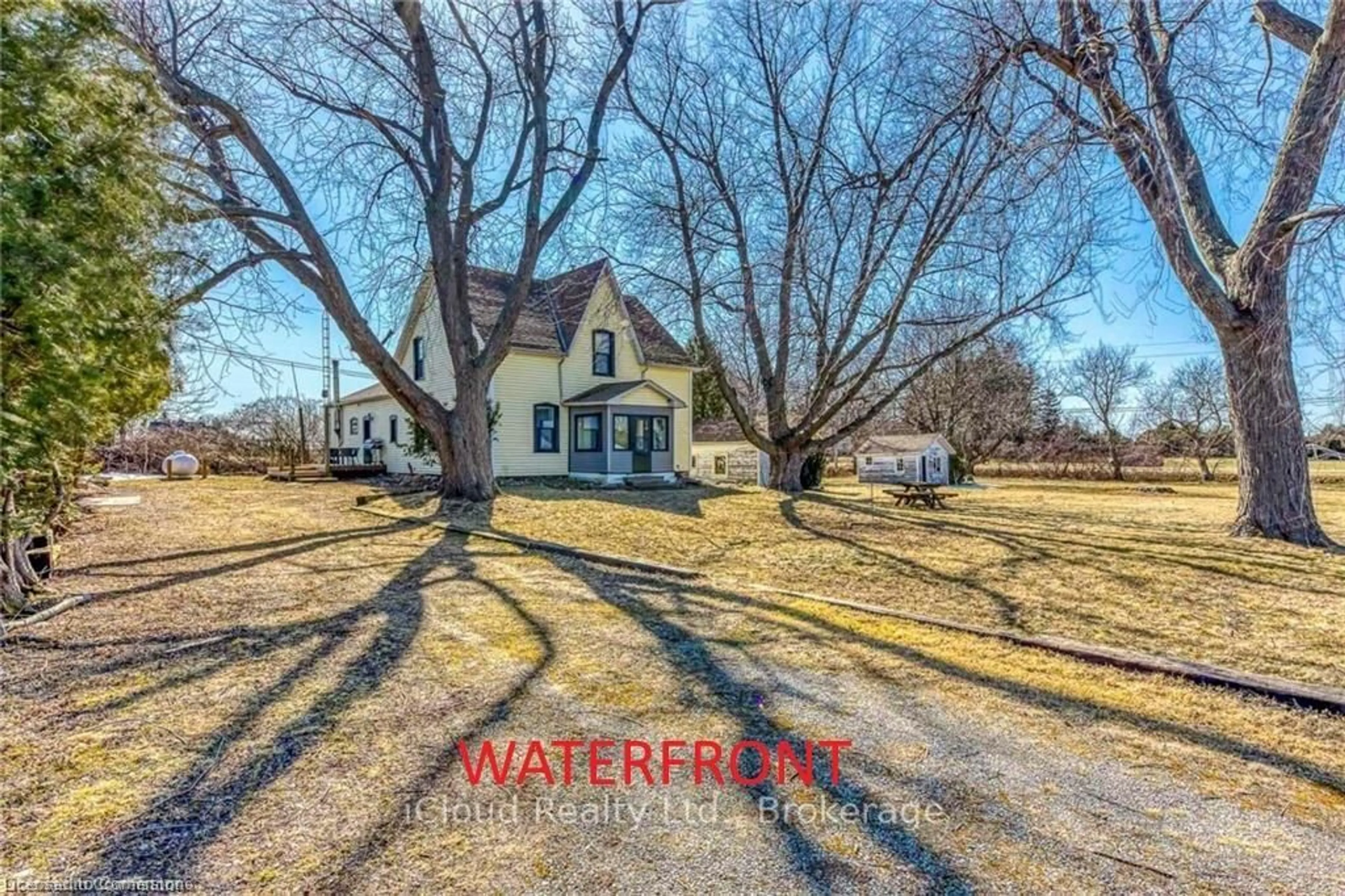 A pic from outside/outdoor area/front of a property/back of a property/a pic from drone, water/lake/river/ocean view for 3590 Lakeshore Rd, Lincoln Ontario L0R 1B1