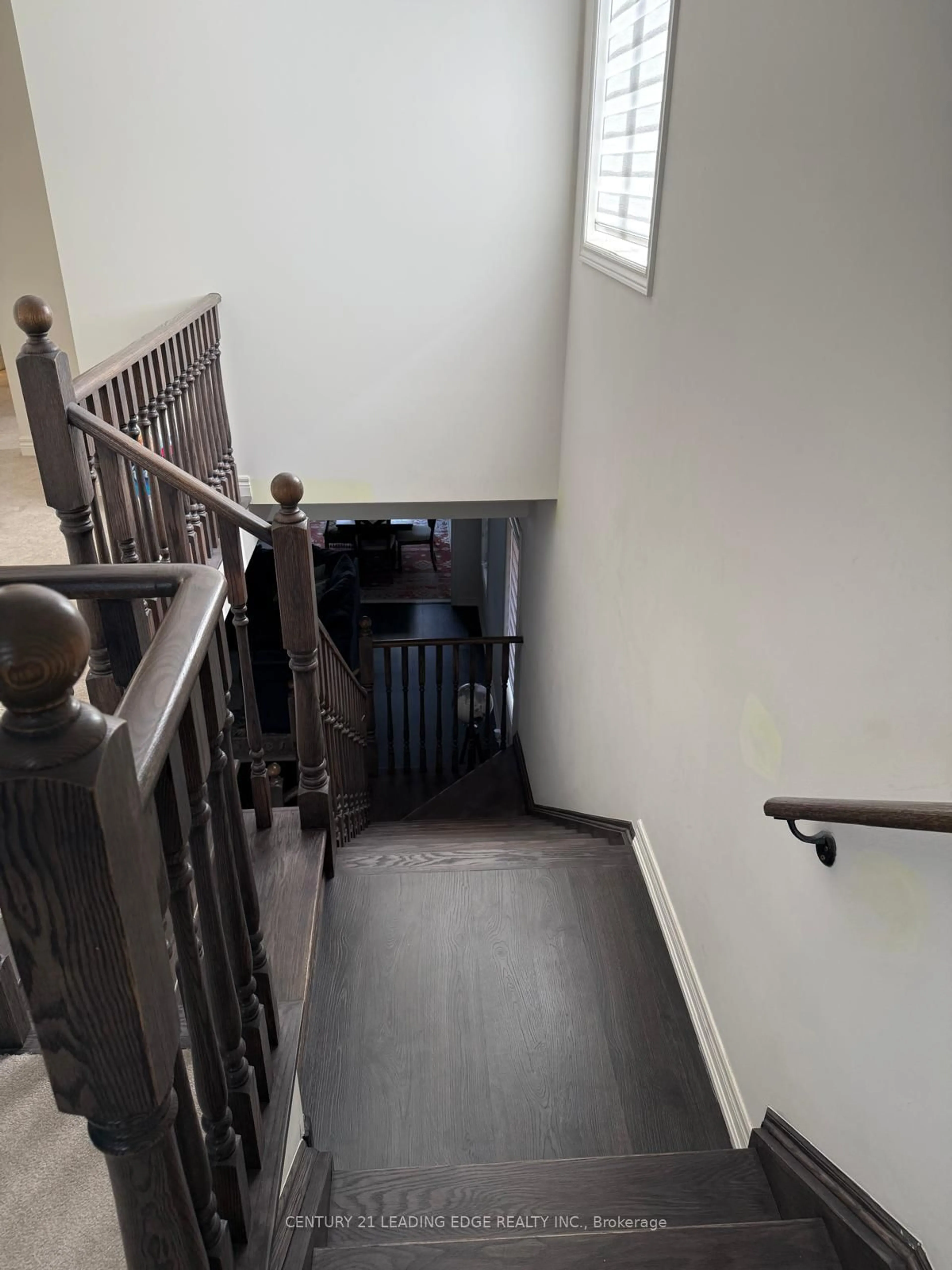 Stairs for 28 Great Falls Blvd, Hamilton Ontario L8B 1X8