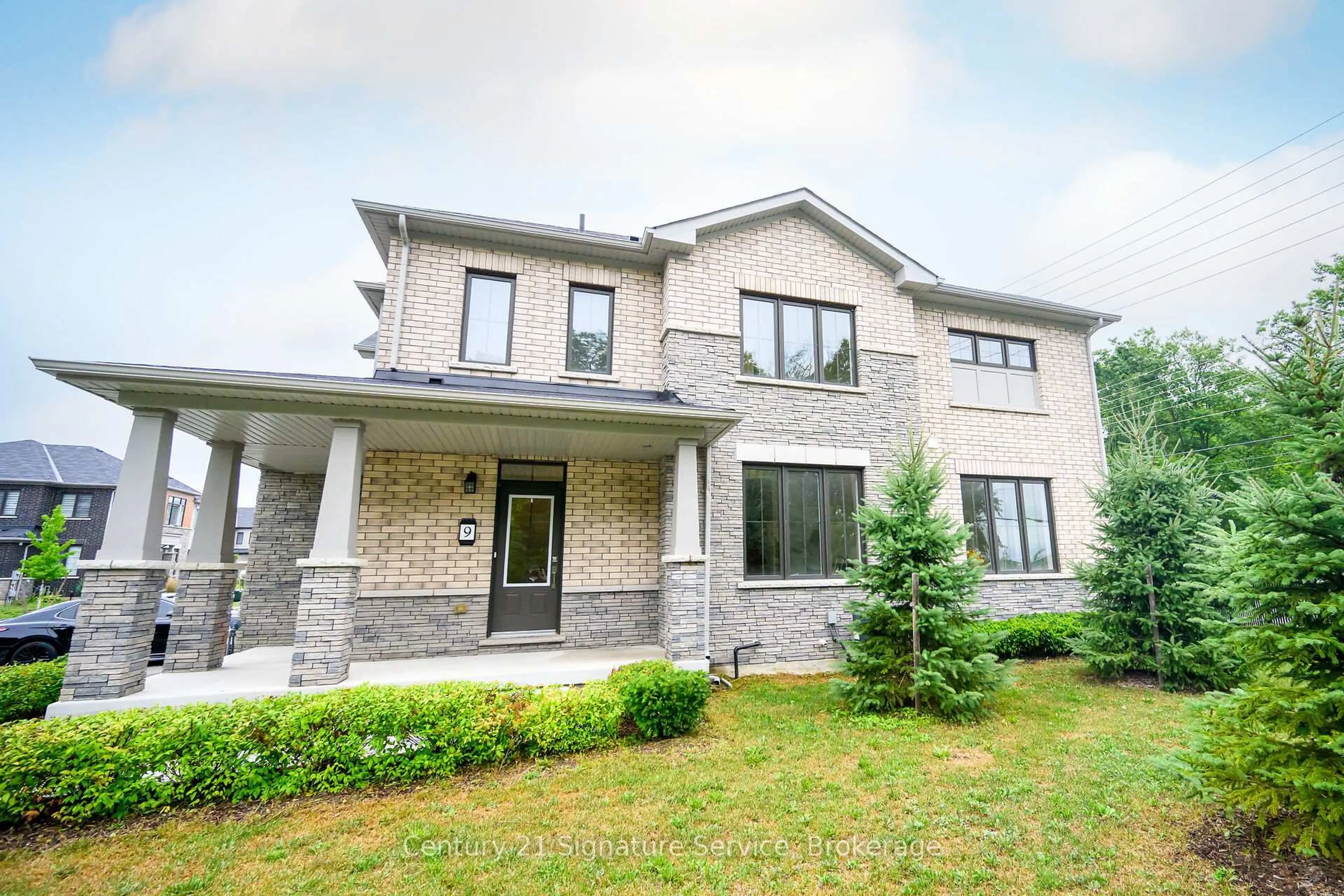 Home with brick exterior material, building for 8273 Tulip Tree Dr #9, Niagara Falls Ontario L2H 3S8