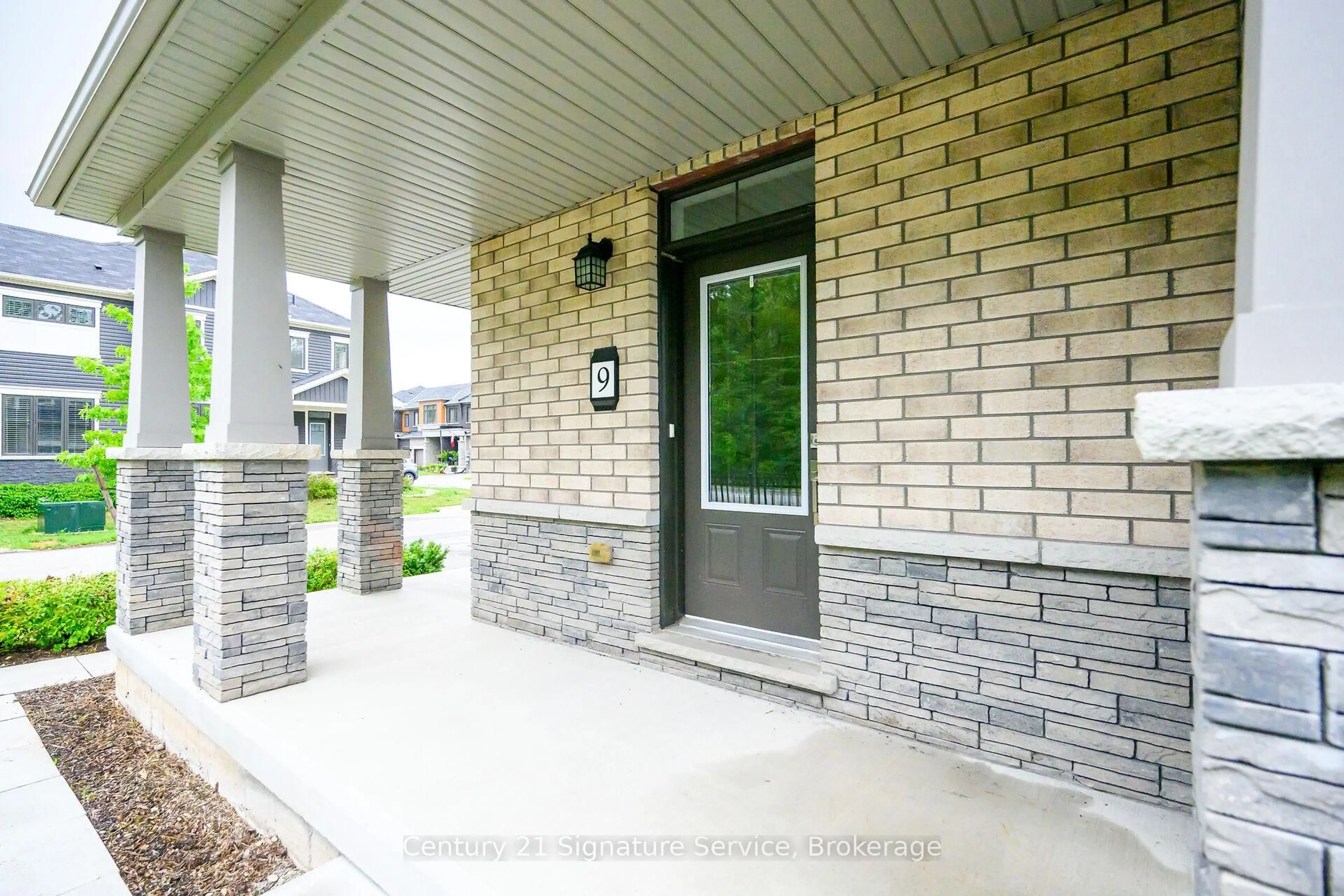Home with brick exterior material, street for 8273 Tulip Tree Dr #9, Niagara Falls Ontario L2H 3S8