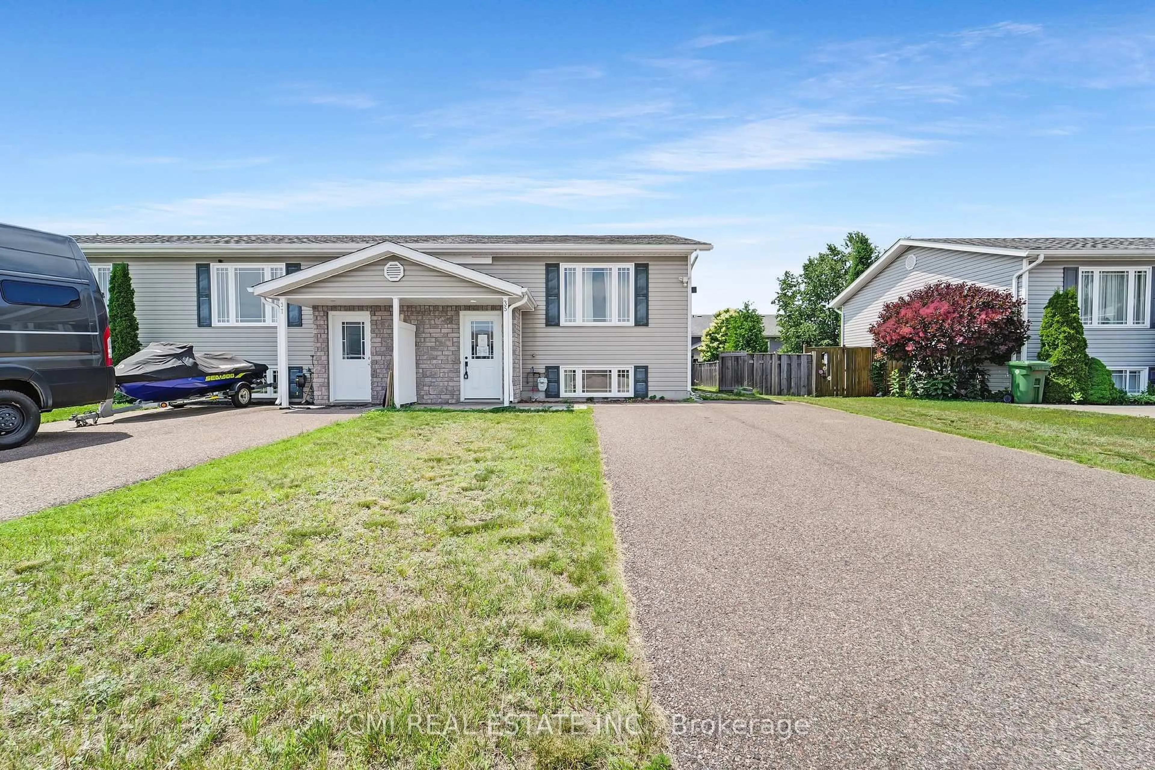 Home with vinyl exterior material, street for 35 Renfrew St, Petawawa Ontario K8H 0A6