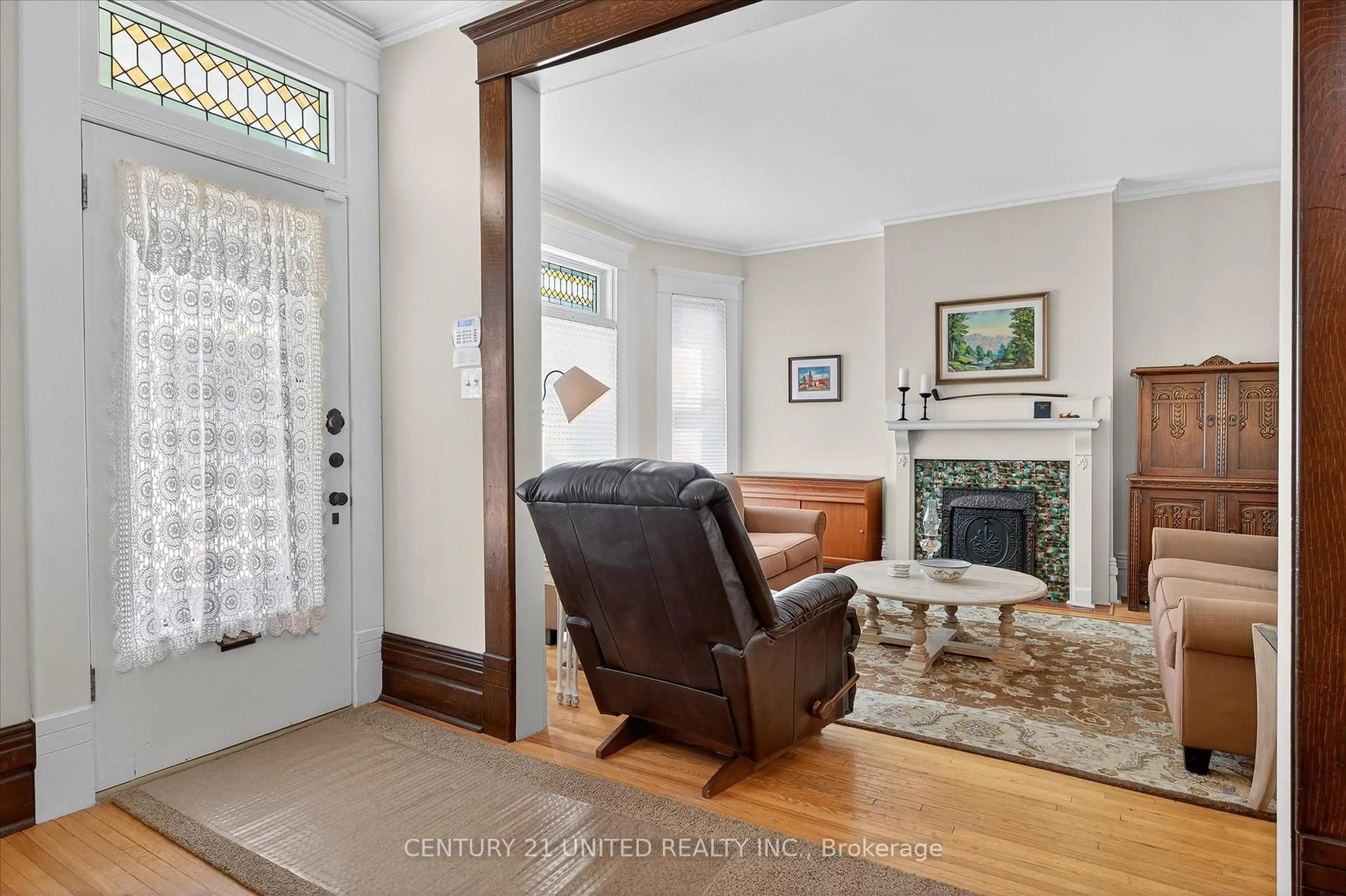 Living room with furniture, unknown for 313 Park St, Peterborough Ontario K9J 3W6