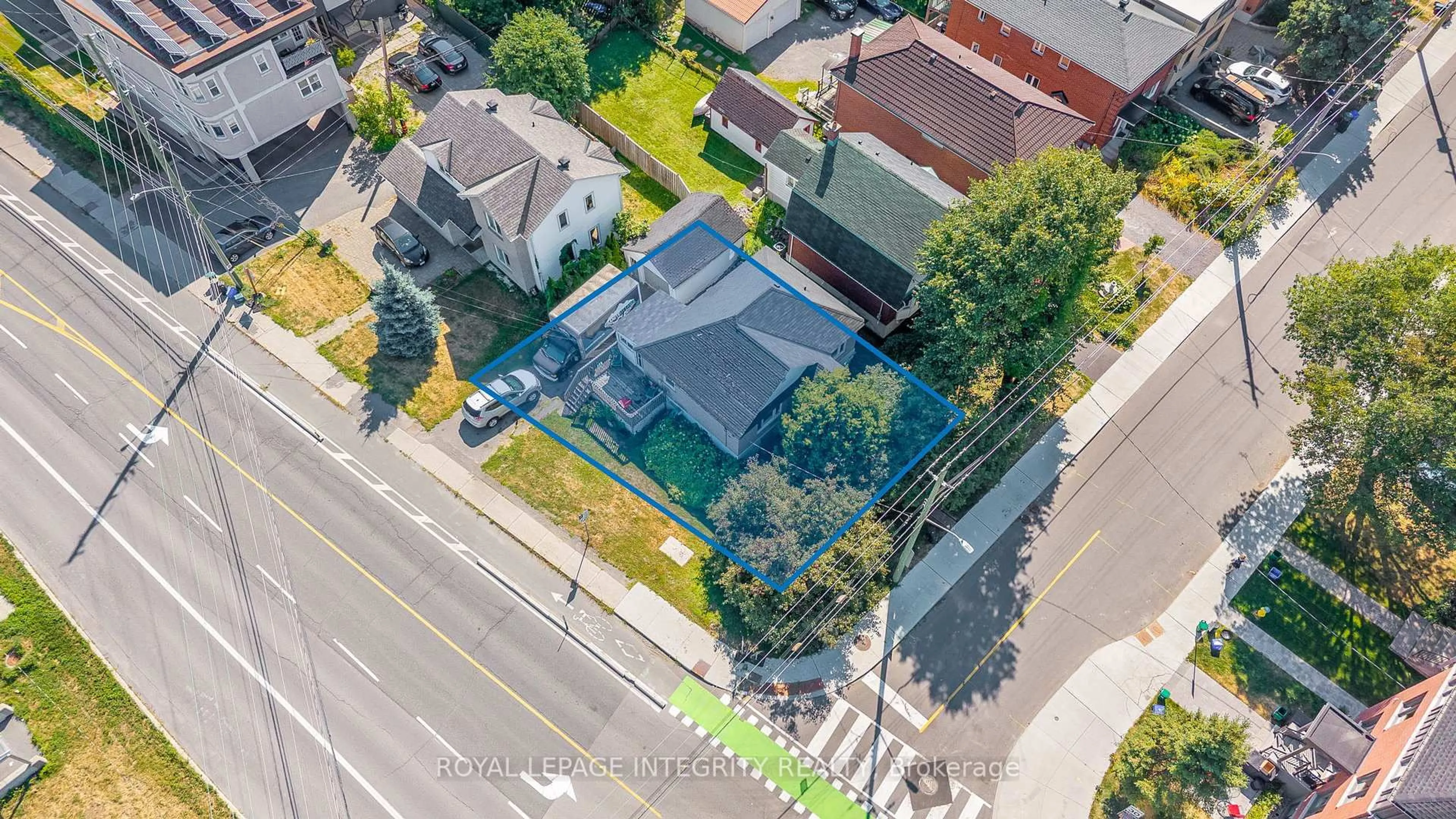 A pic from outside/outdoor area/front of a property/back of a property/a pic from drone, street for 1 Caroline Ave, Ottawa Ontario K1Y 0S8