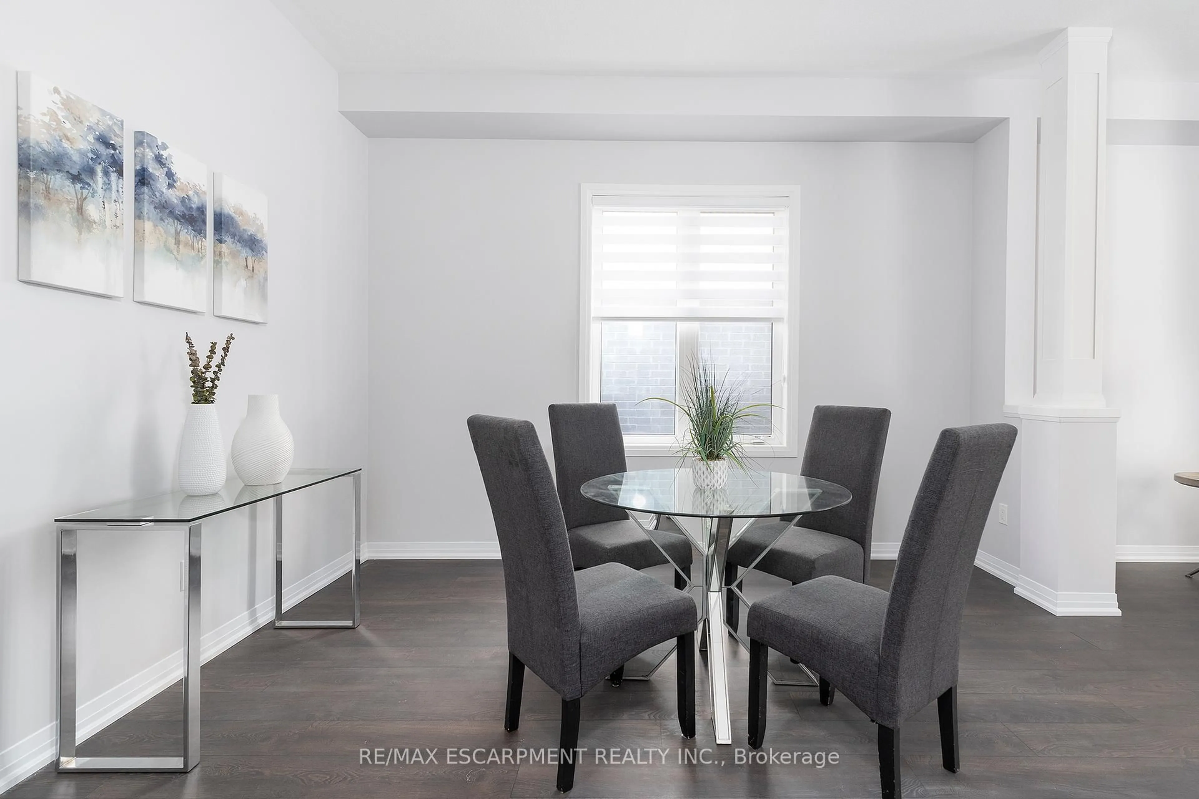 Dining room, unknown for 27 Stauffer Rd, Brantford Ontario N2V 0B2