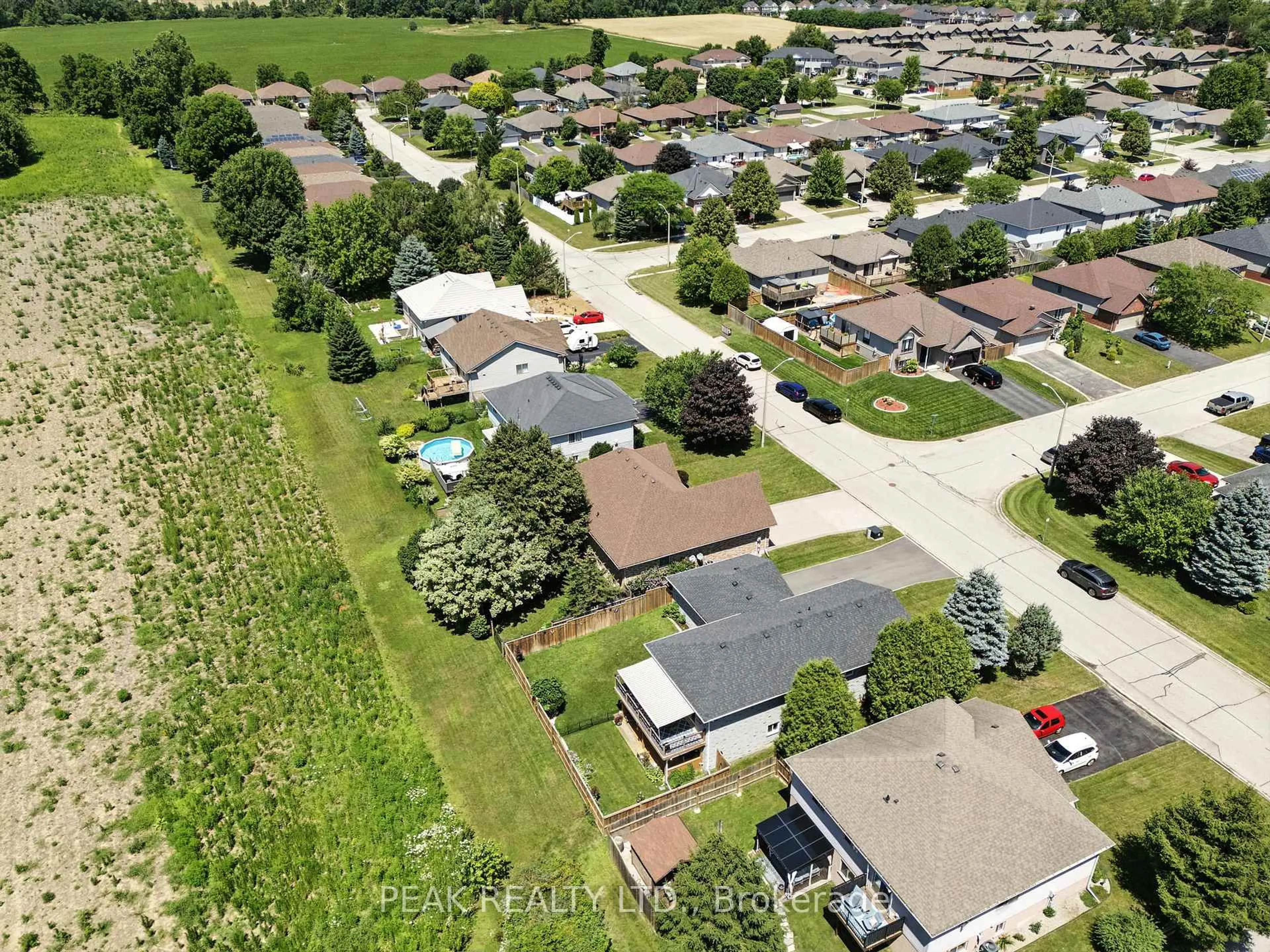 A pic from outside/outdoor area/front of a property/back of a property/a pic from drone, street for 28 Macpherson Dr, Brant Ontario N3L 4C6