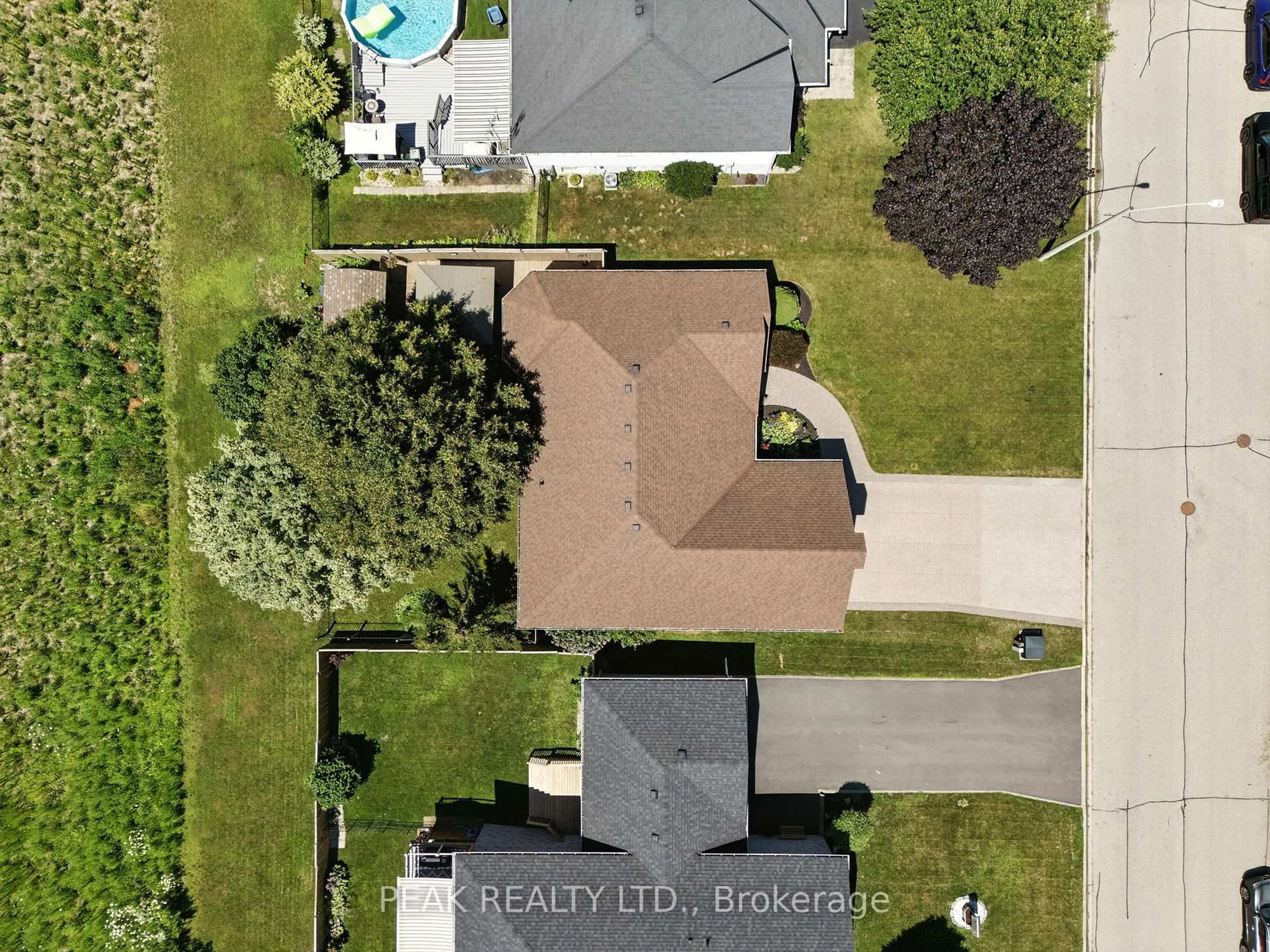 A pic from outside/outdoor area/front of a property/back of a property/a pic from drone, street for 28 Macpherson Dr, Brant Ontario N3L 4C6