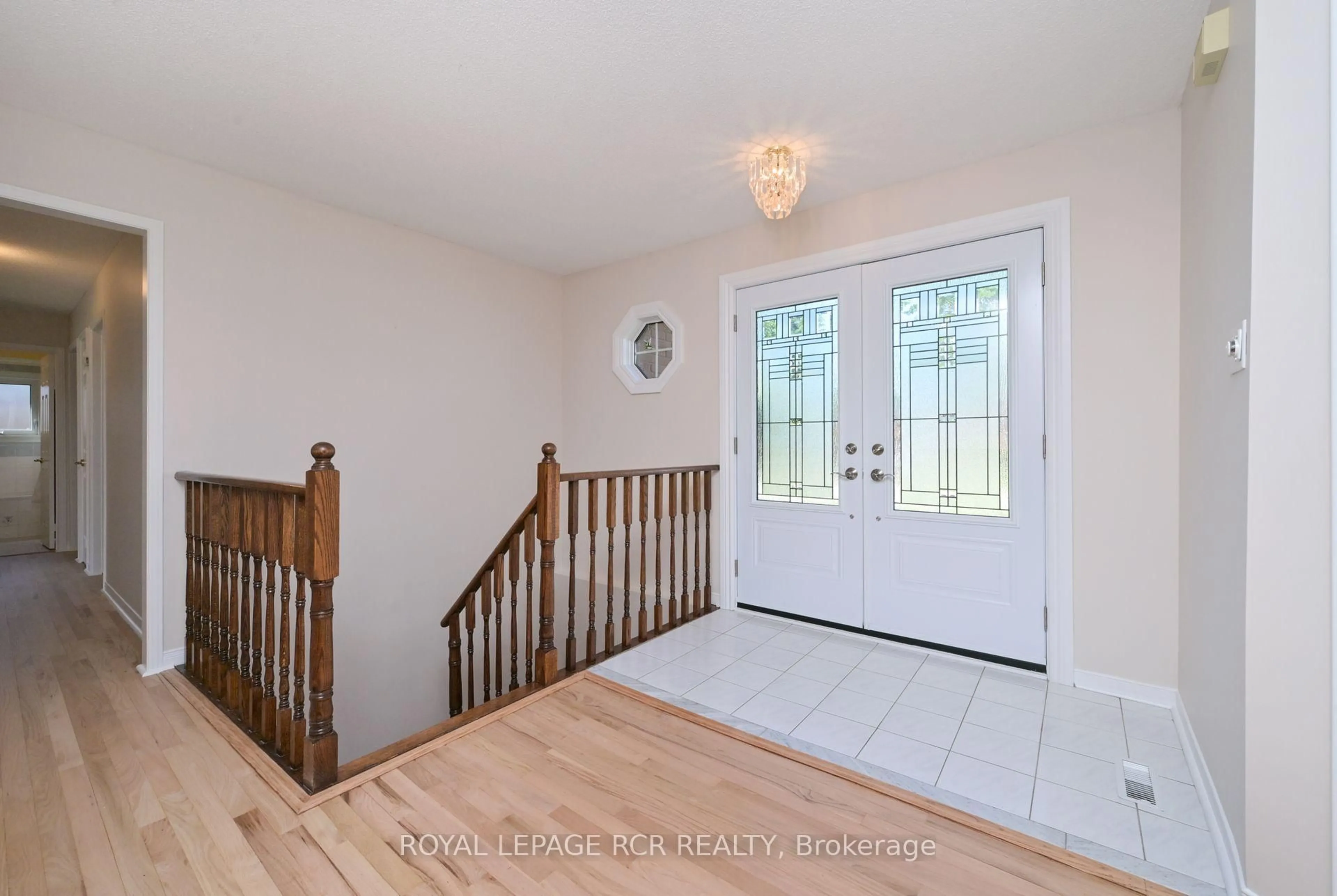Indoor entryway for 1 Bayberry Rd, Mono Ontario L9W 6G5