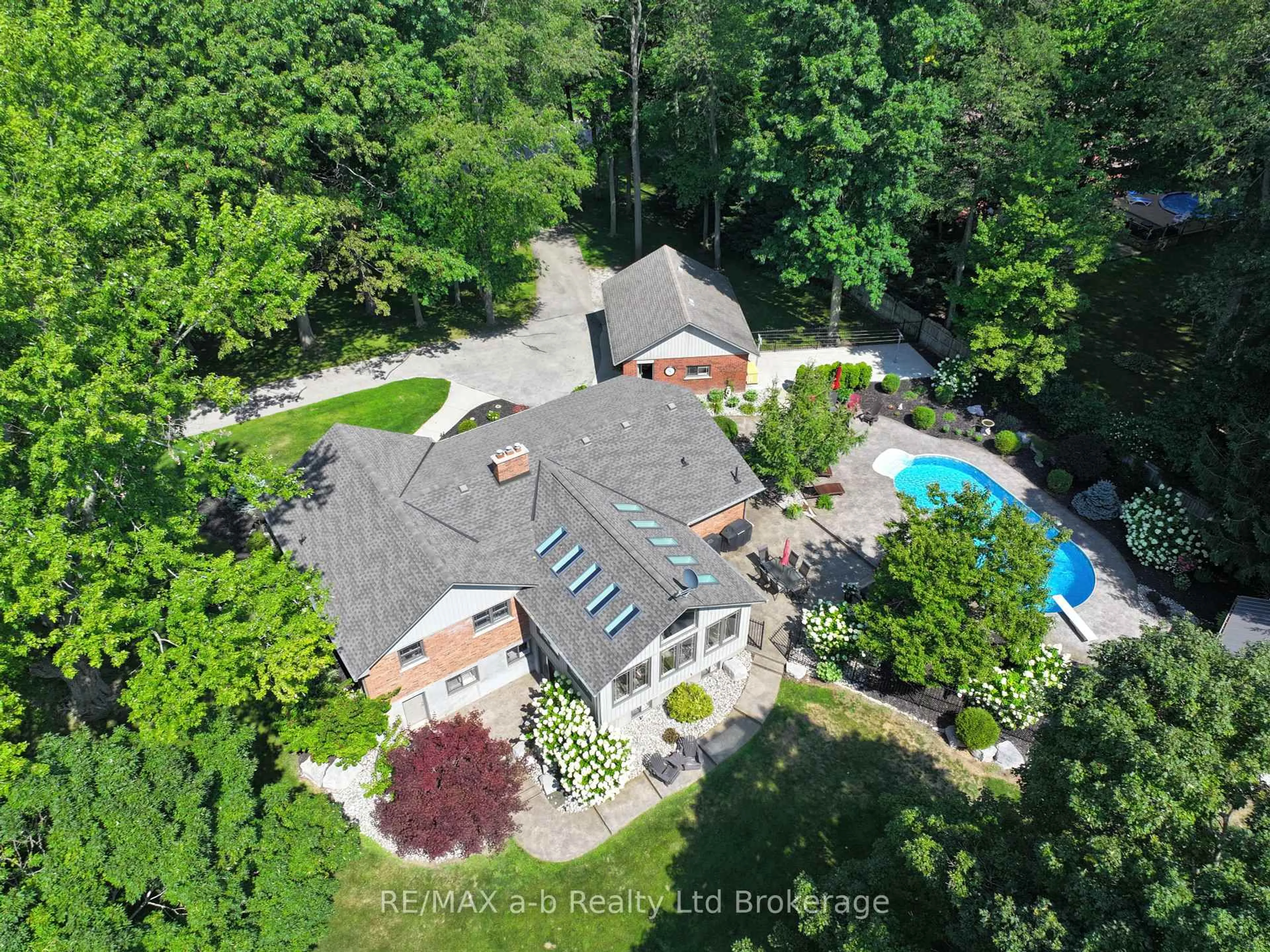 A pic from outside/outdoor area/front of a property/back of a property/a pic from drone, unknown for 240 BURWELL ROAD, Norfolk Ontario N4G 4G7