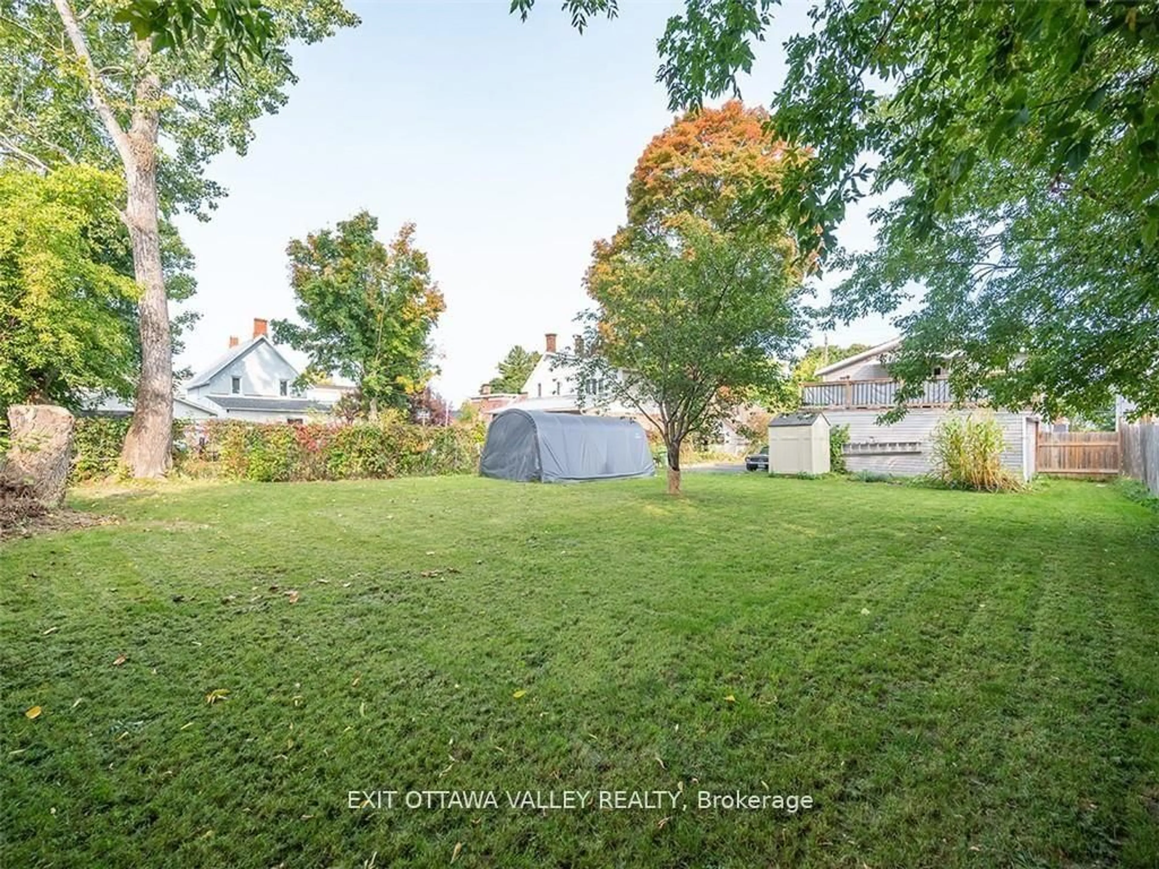 A pic from outside/outdoor area/front of a property/back of a property/a pic from drone, unknown for 444 Isabella St, Pembroke Ontario K8A 5T7