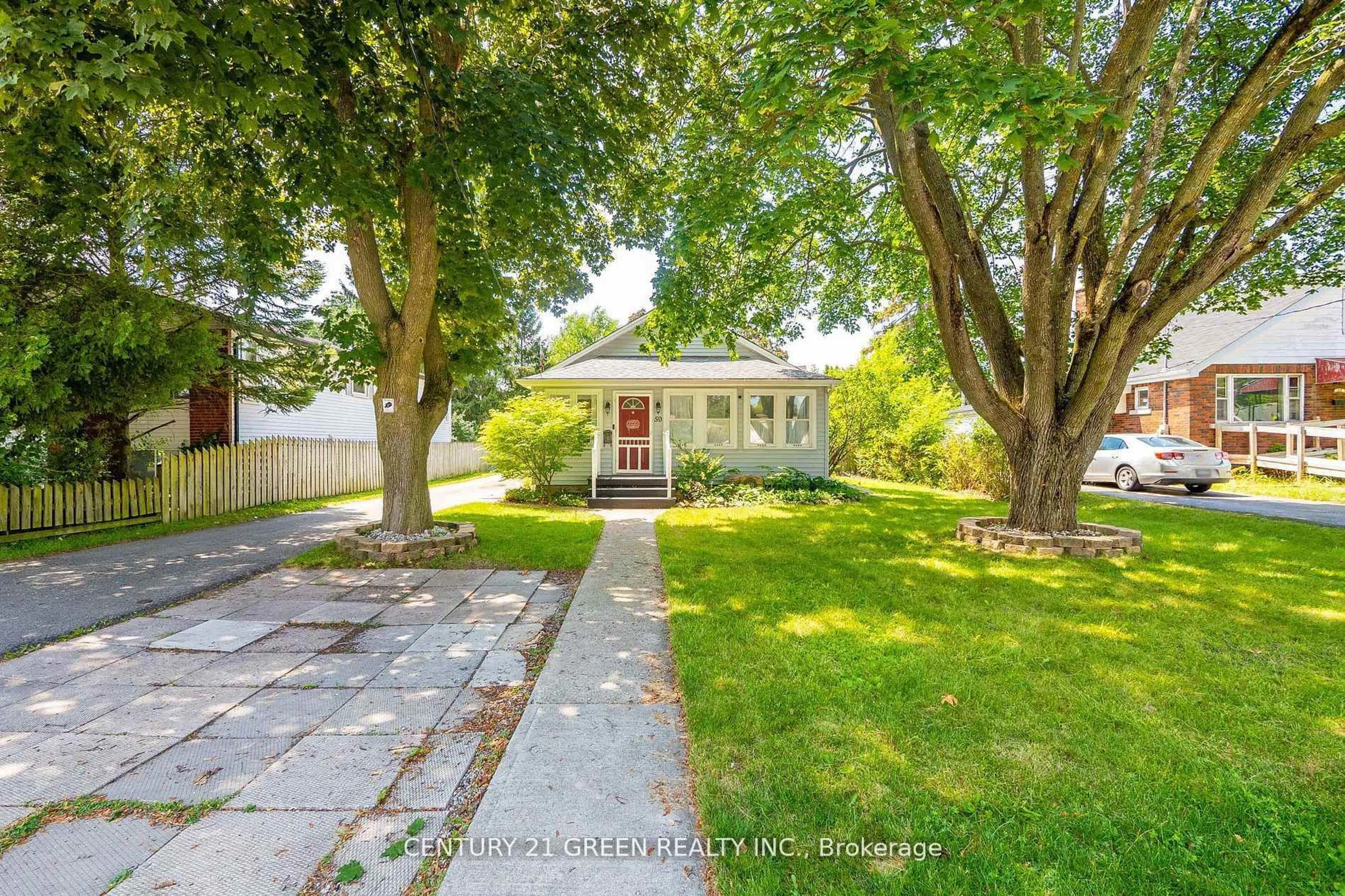 A pic from outside/outdoor area/front of a property/back of a property/a pic from drone, street for 50 Elgin St, Cambridge Ontario N1R 5G5
