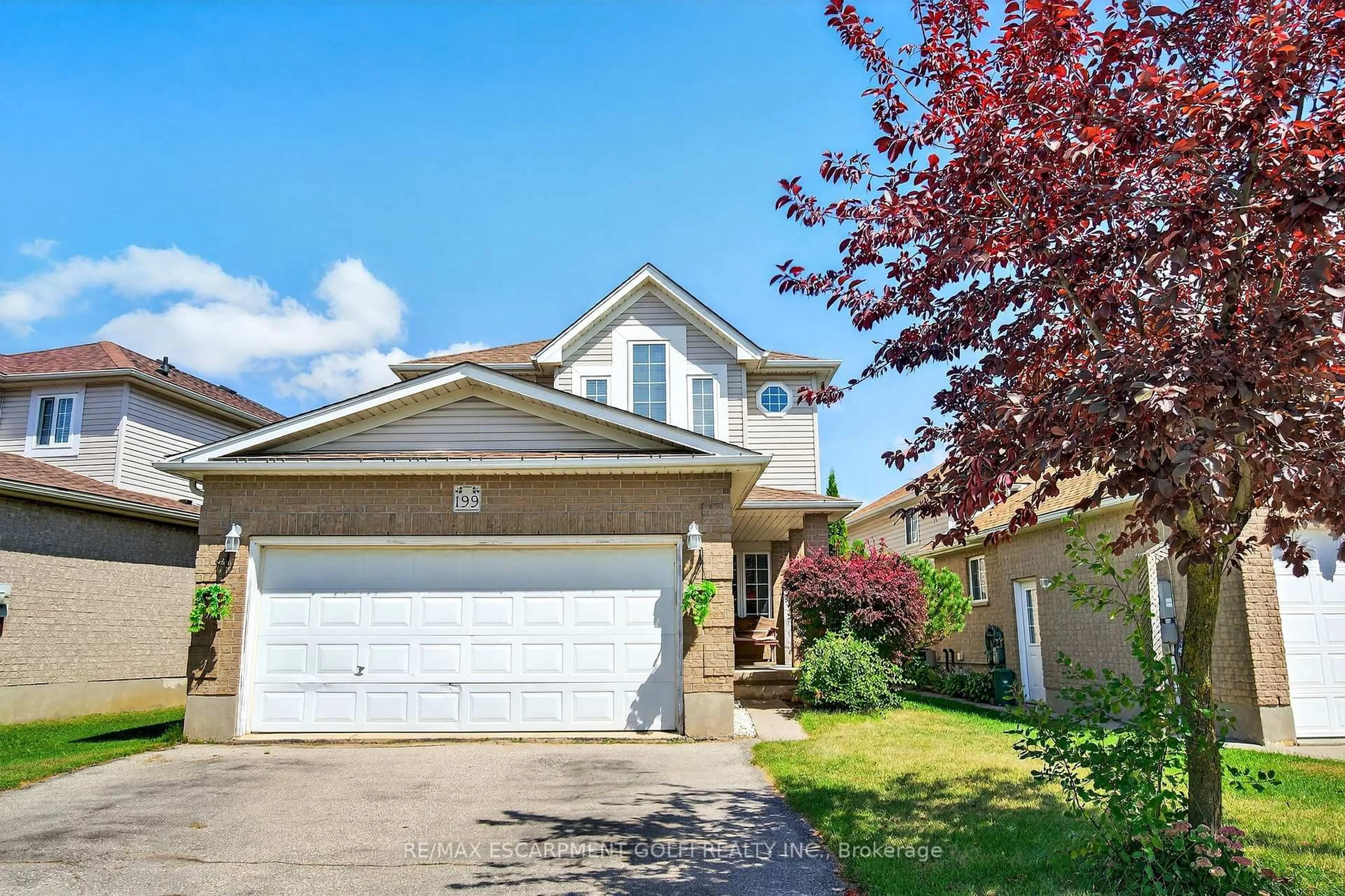 Home with vinyl exterior material, street for 199 GATEHOUSE Dr, Cambridge Ontario N1P 1E7