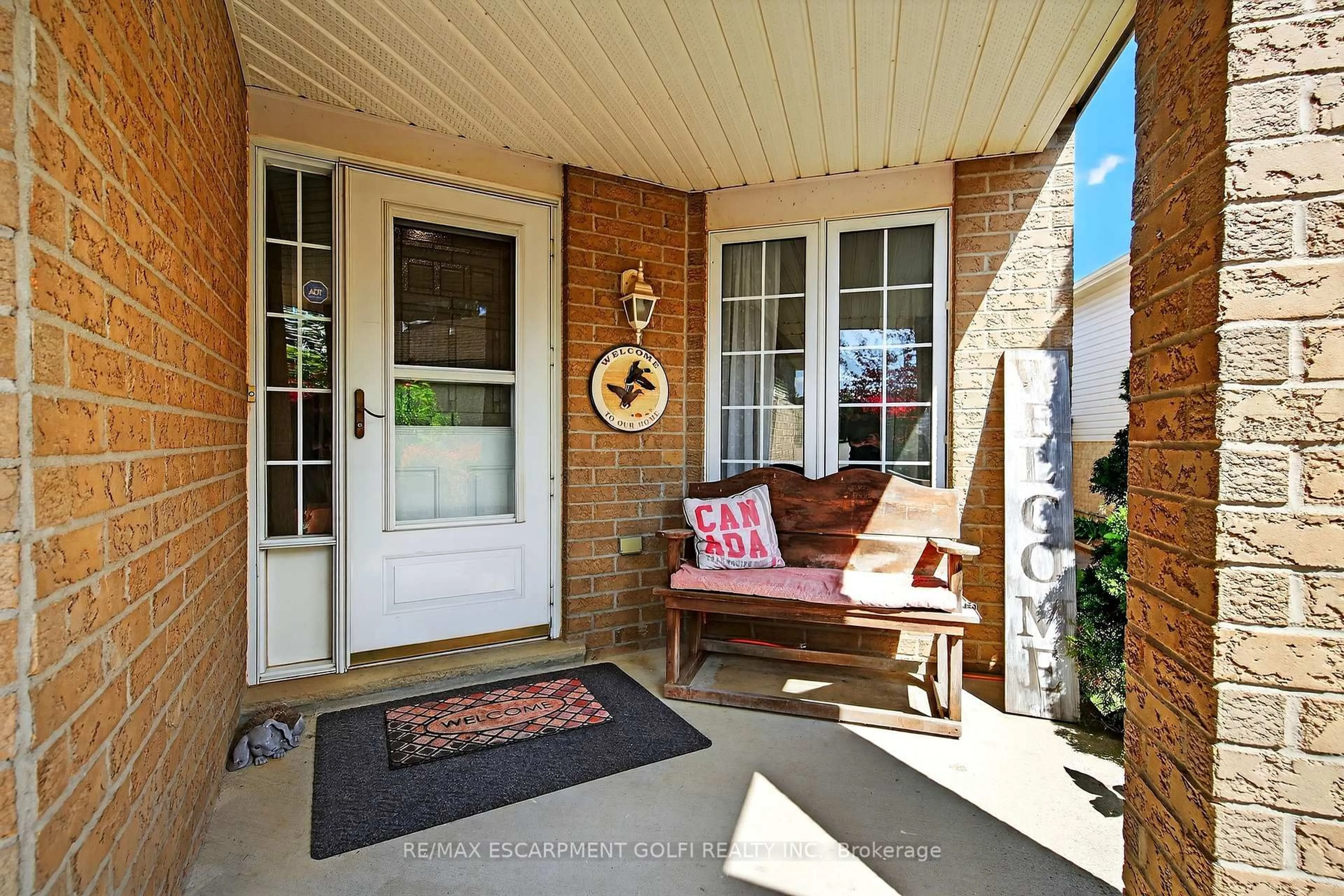 Indoor entryway for 199 GATEHOUSE Dr, Cambridge Ontario N1P 1E7