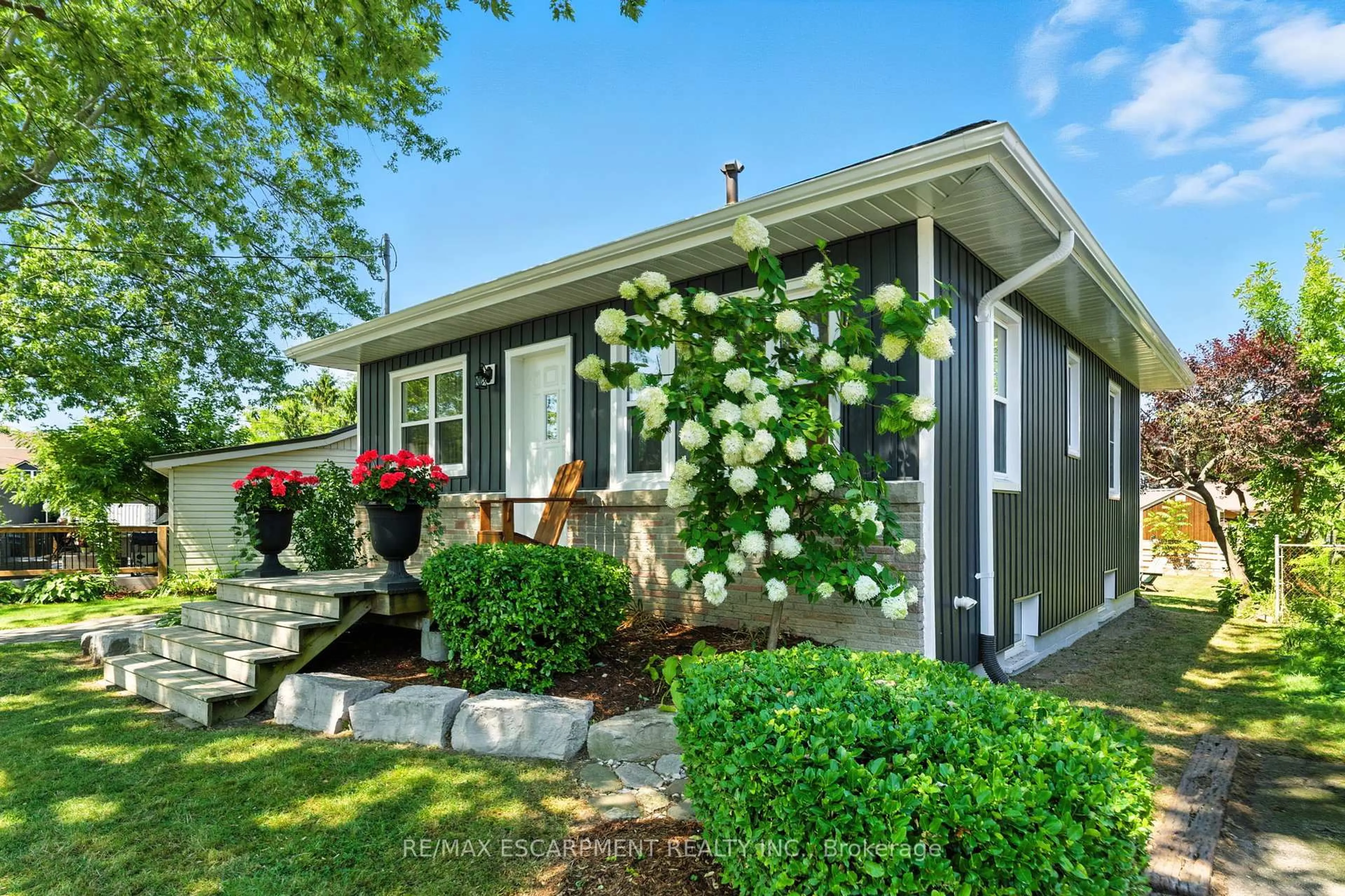 Home with vinyl exterior material, street for 60 Hamilton Plank Rd, Norfolk Ontario N0A 1N7