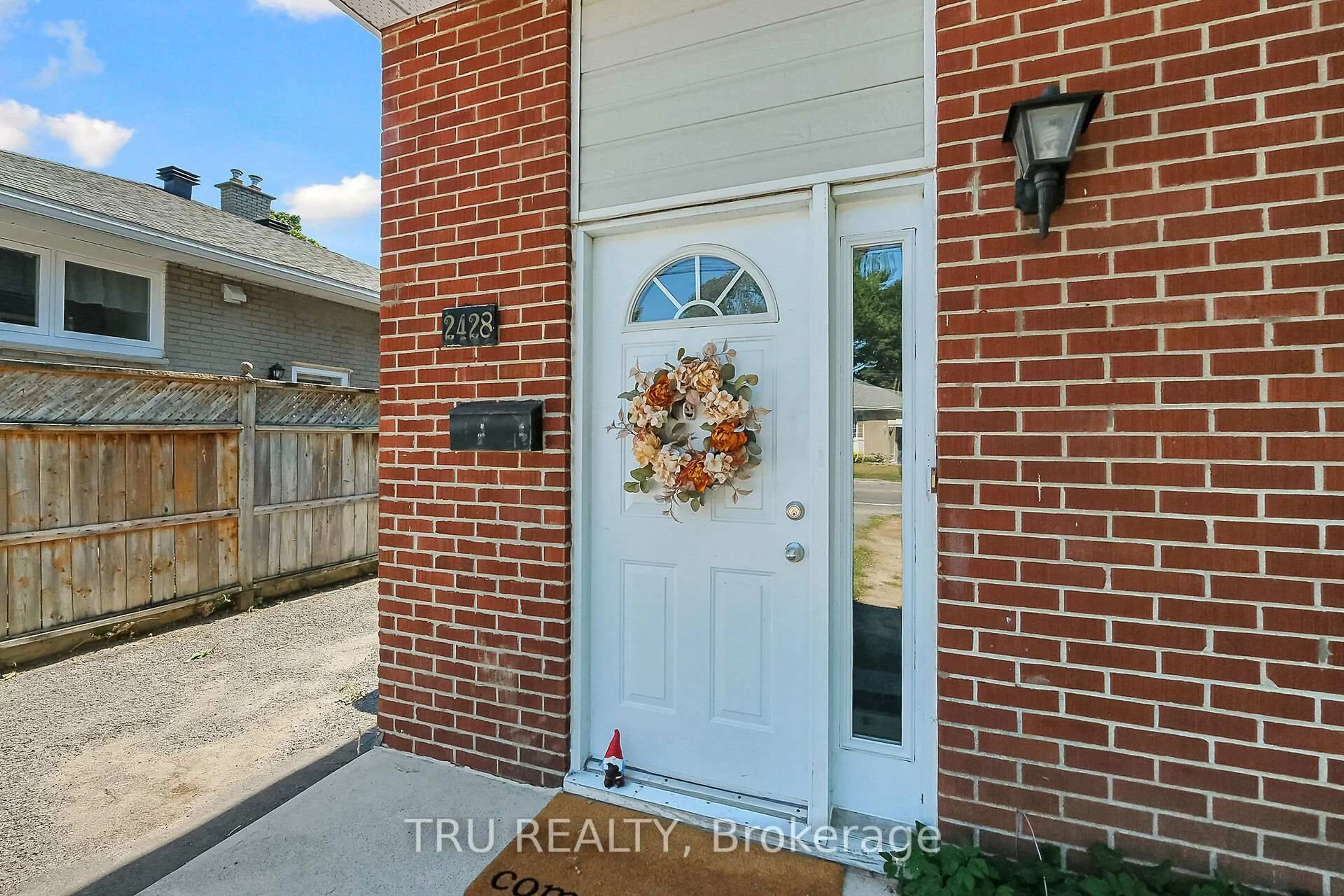 Indoor entryway for 2428-2430 Iris St, Ottawa Ontario K2C 1C6