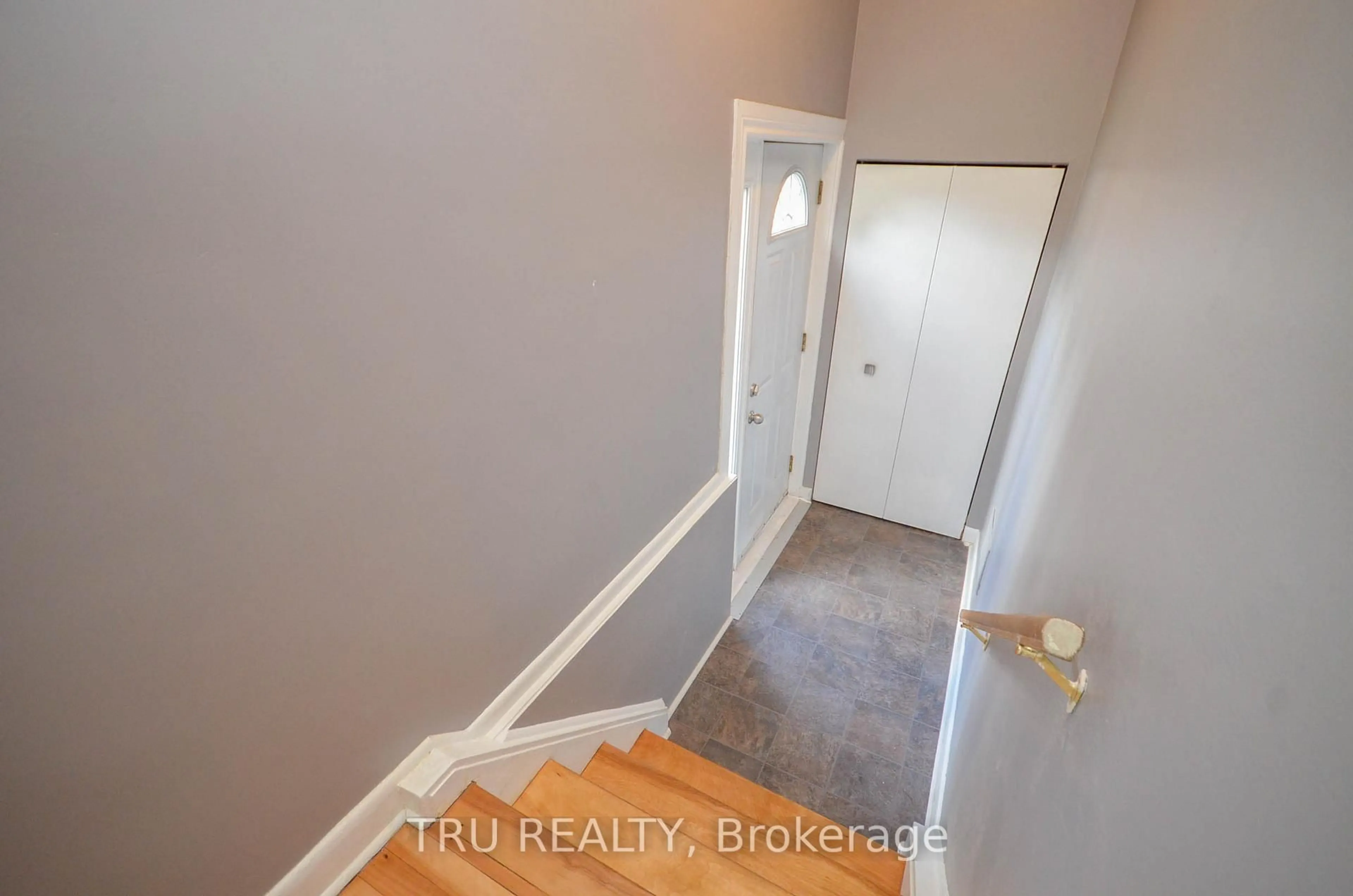 Unknown for 2428-2430 Iris St, Ottawa Ontario K2C 1C6