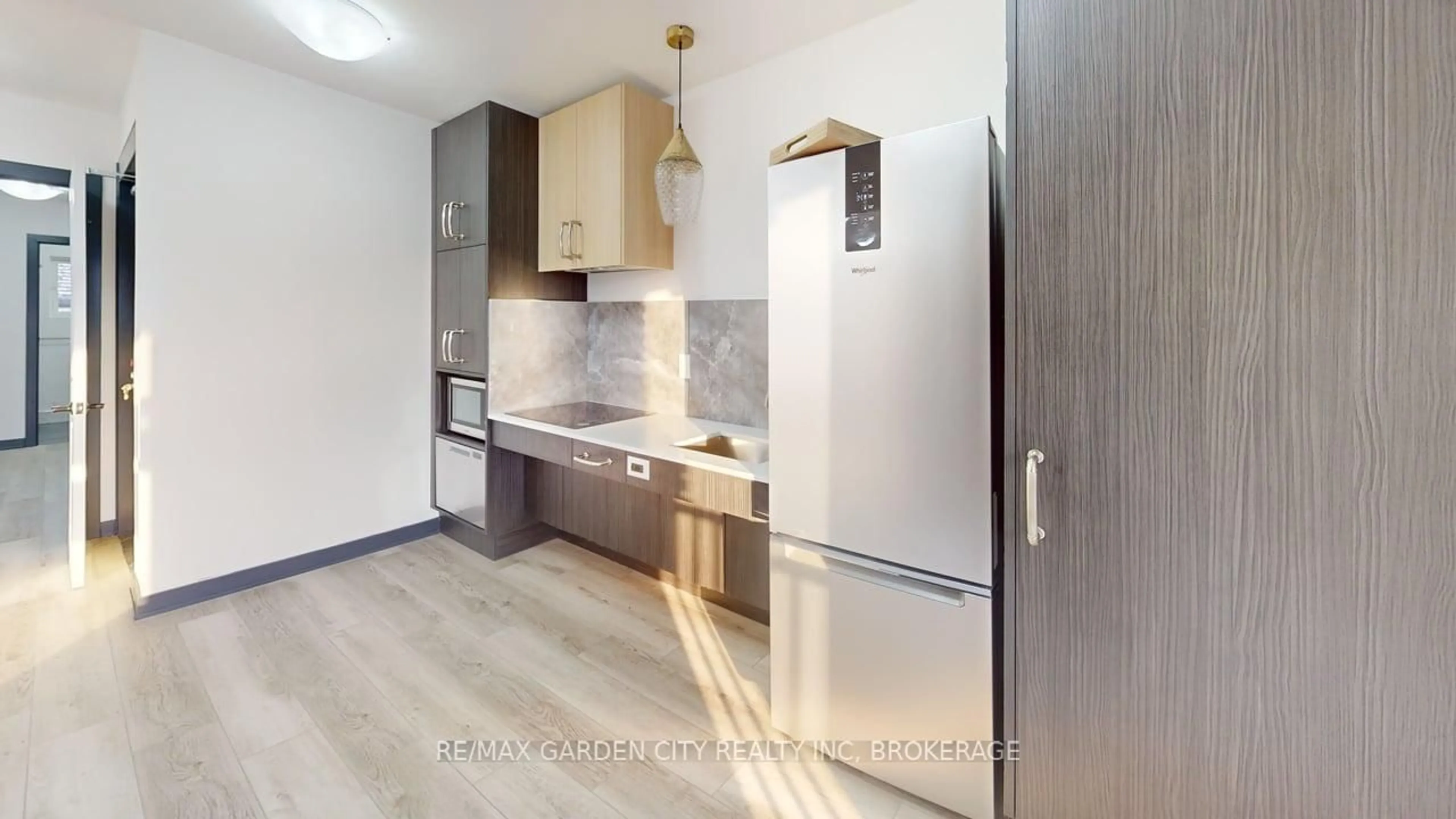 Standard kitchen, unknown for 23 Warren Ave, Hamilton Ontario L9A 3C7
