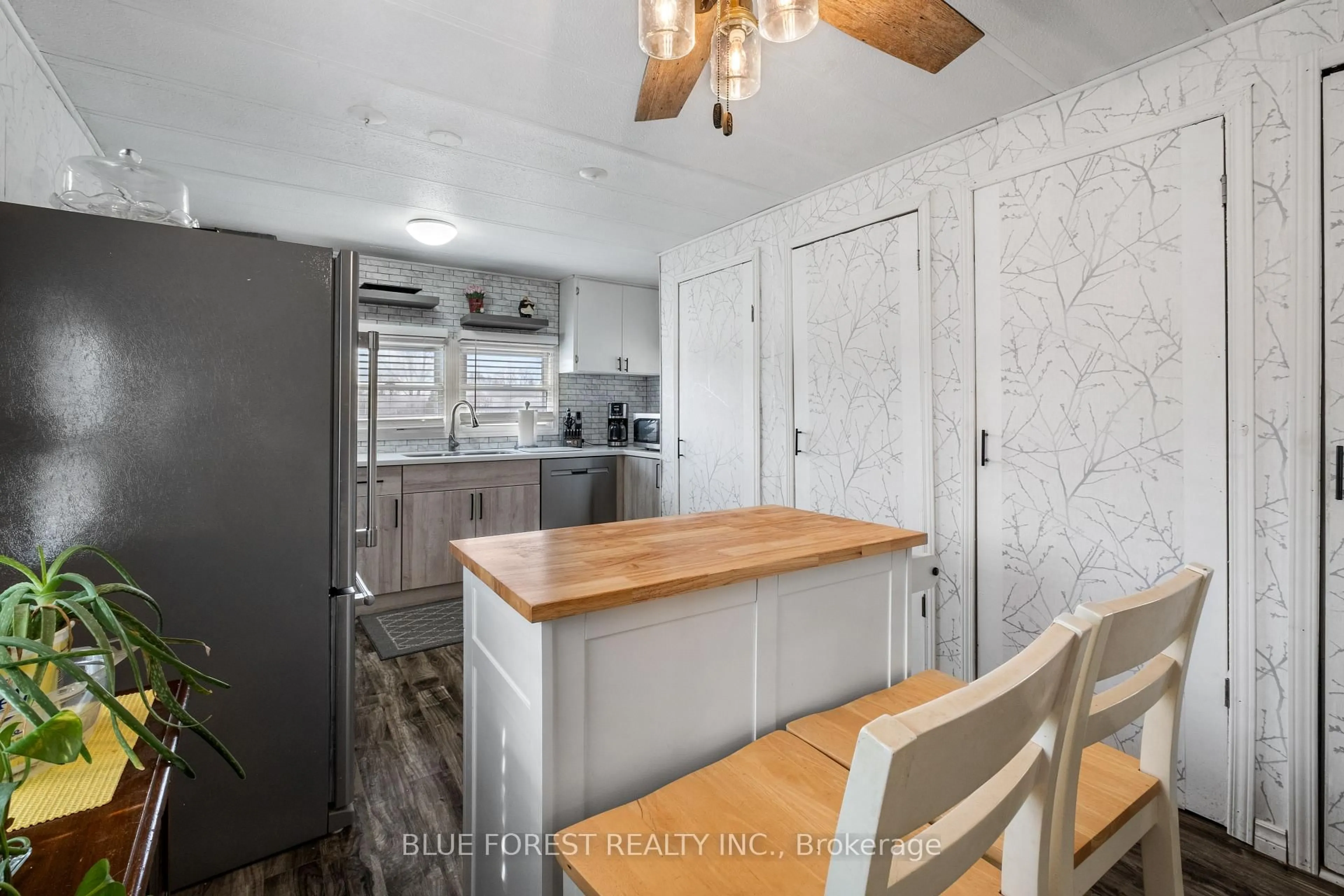 Open concept kitchen, unknown for 3100 Dorchester Rd #88, Thames Centre Ontario N0L 1G5