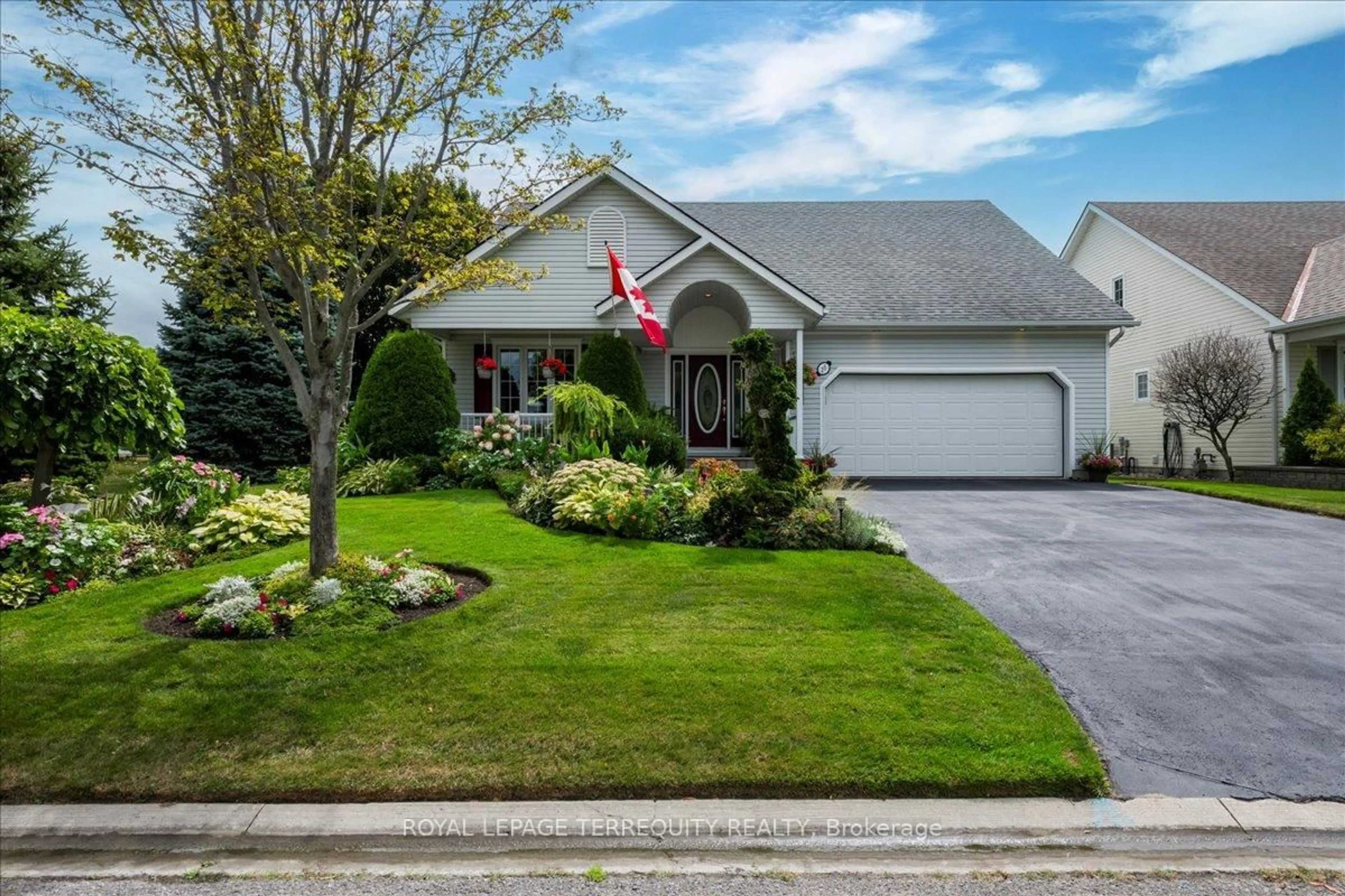 Home with vinyl exterior material, street for 25 Sandpiper Way, Brighton Ontario K0K 1H0