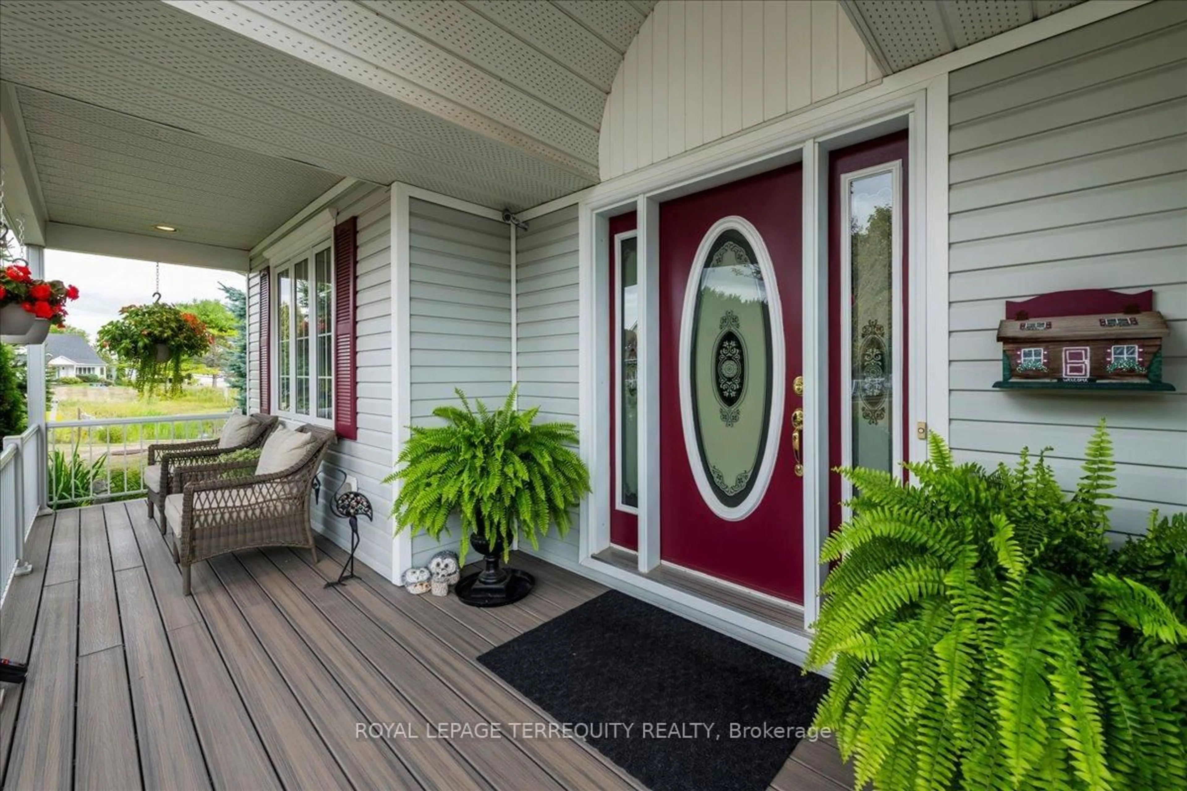 Indoor entryway for 25 Sandpiper Way, Brighton Ontario K0K 1H0