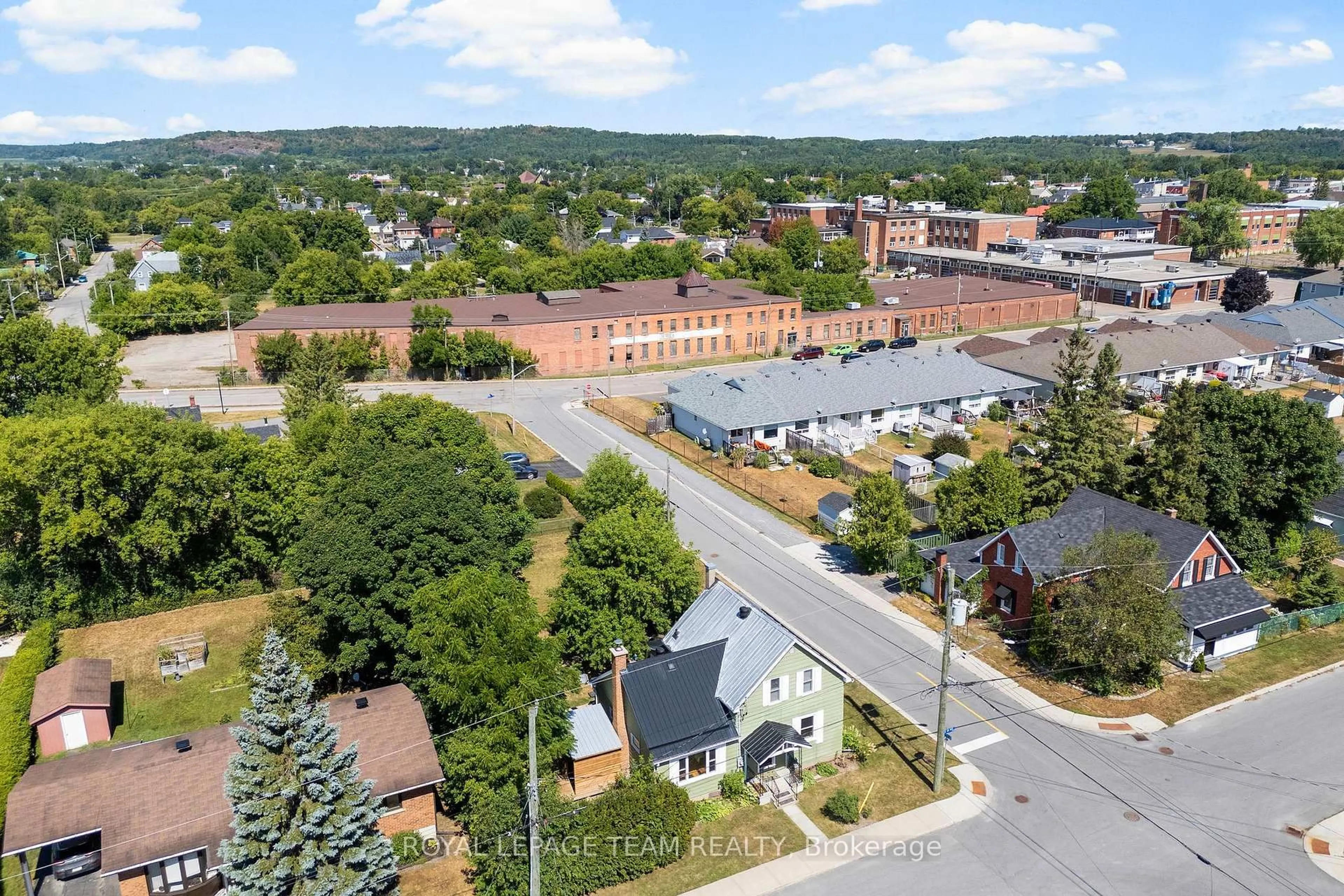 A pic from outside/outdoor area/front of a property/back of a property/a pic from drone, unknown for 212 Prince St, Renfrew Ontario K7V 2V7