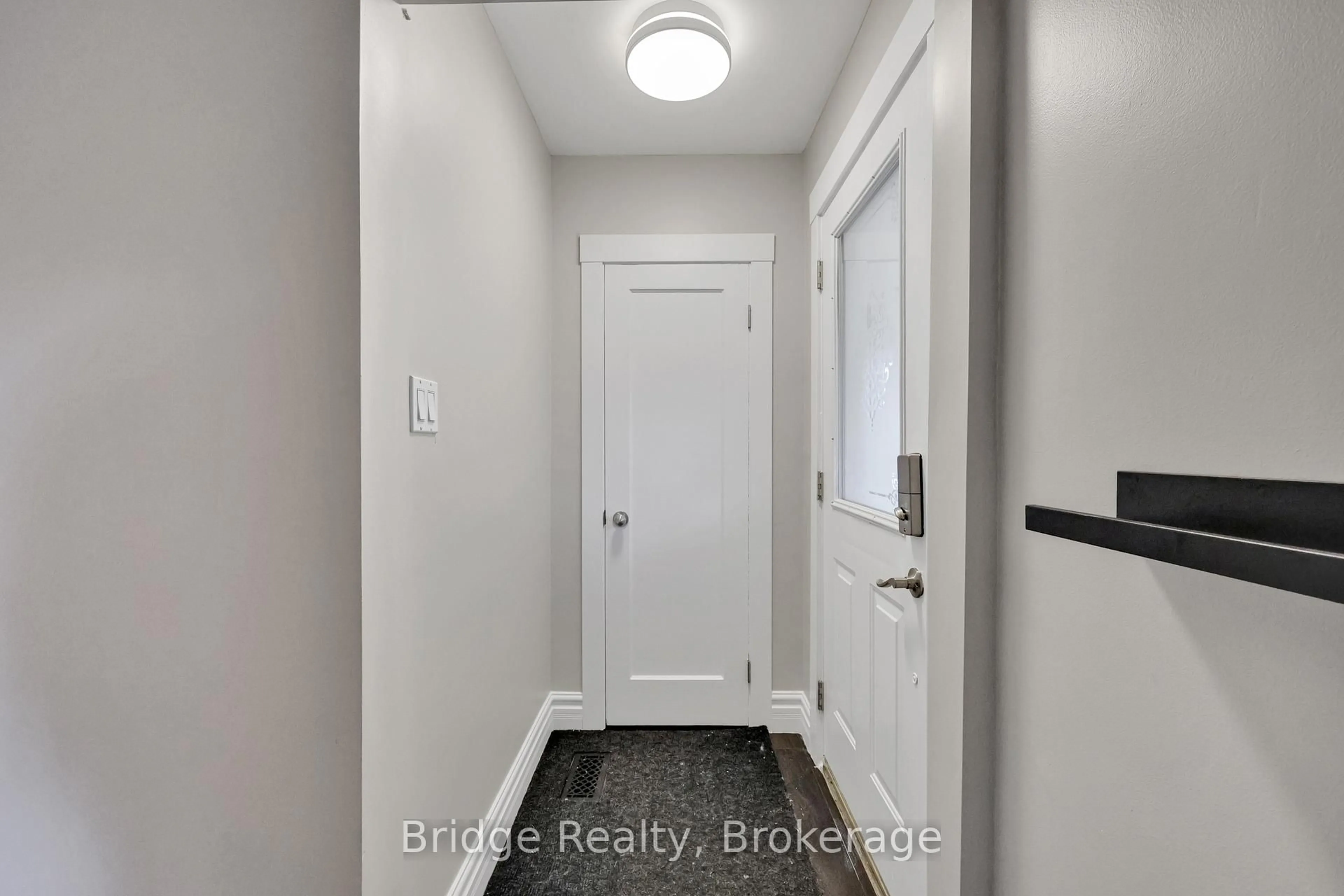 Indoor entryway for 440 Paterson Ave, London East Ontario N5W 5C7